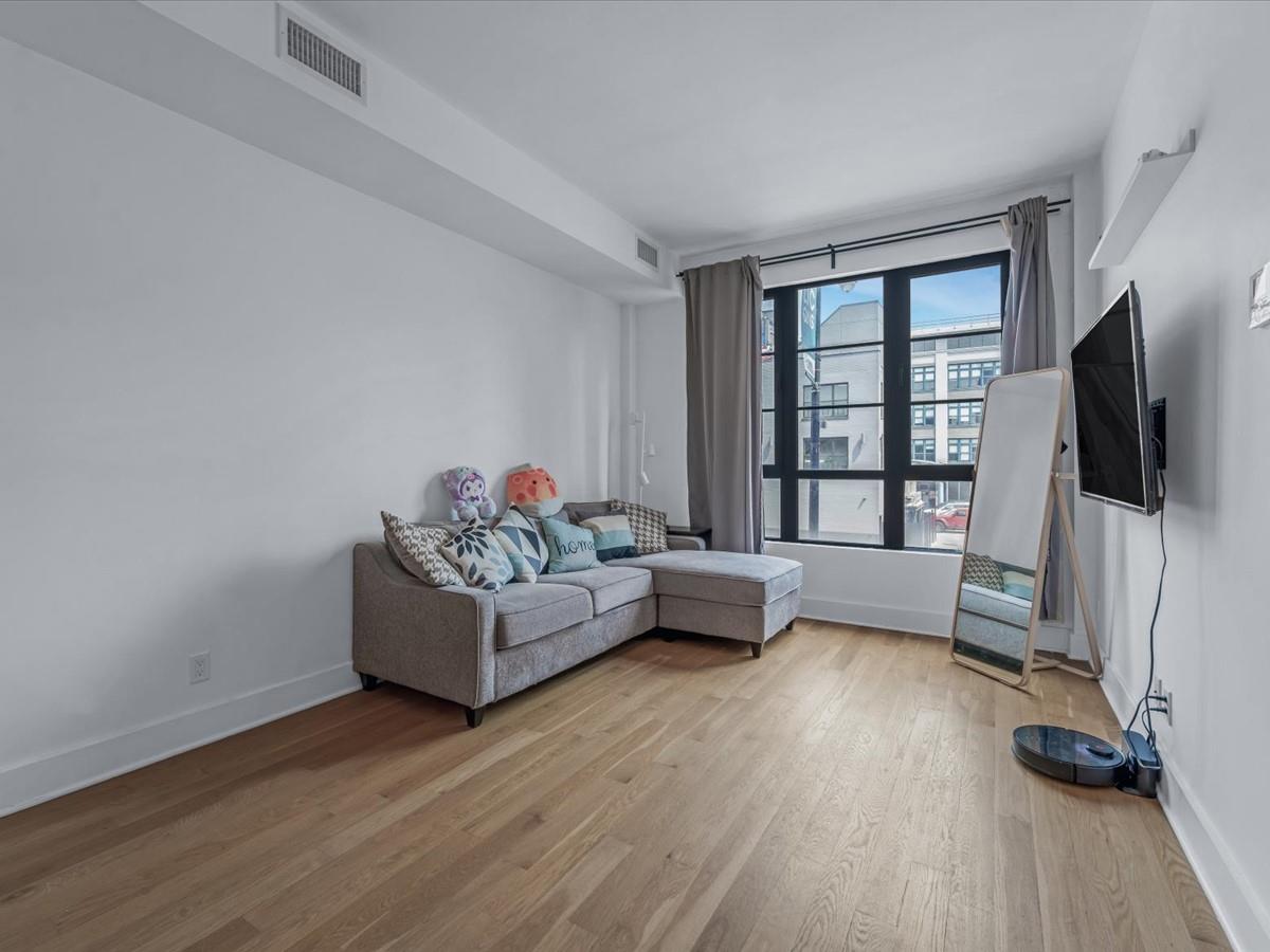 2110 44th Drive # 2B, Long Island City, NY 11101
