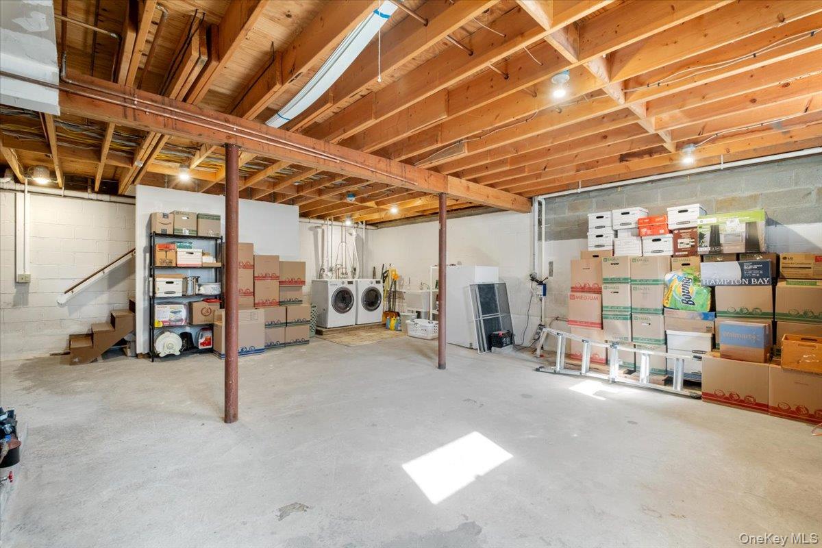 5 Spruce Street, Lake Peekskill, NY 10537