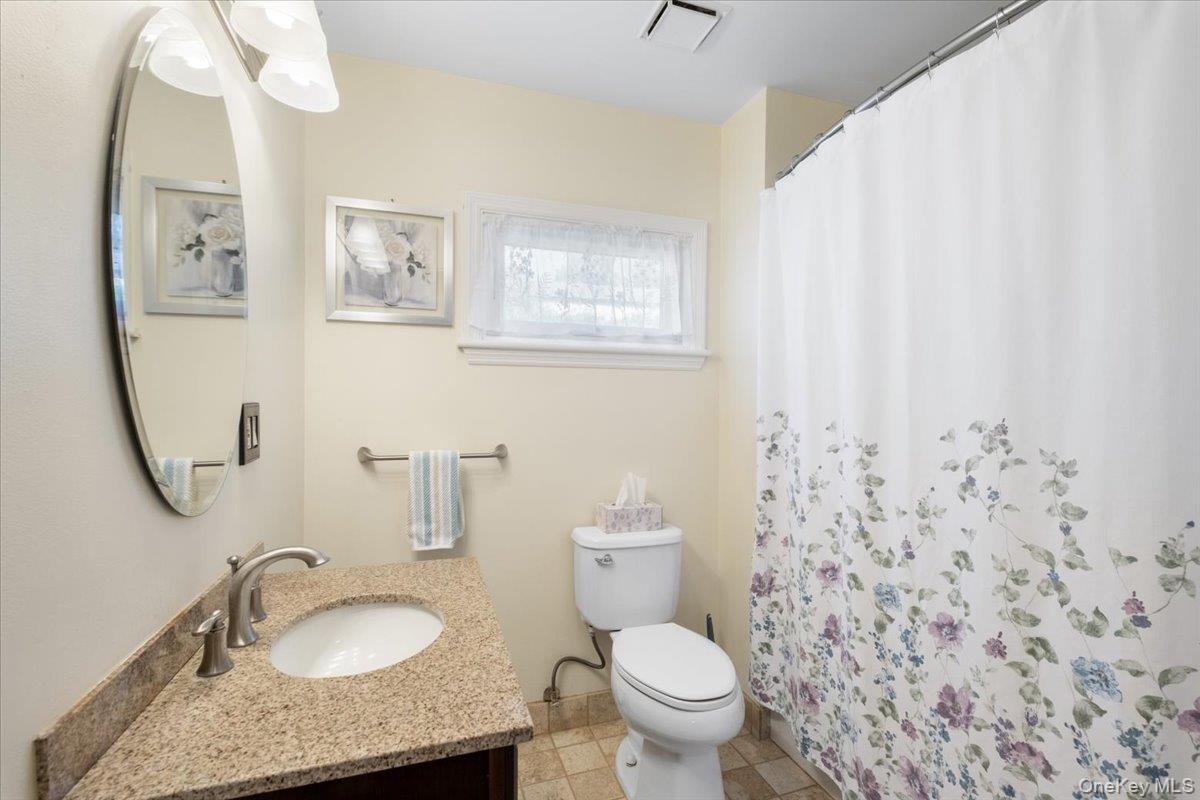 5 Spruce Street, Lake Peekskill, NY 10537