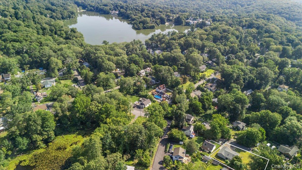 5 Spruce Street, Lake Peekskill, NY 10537