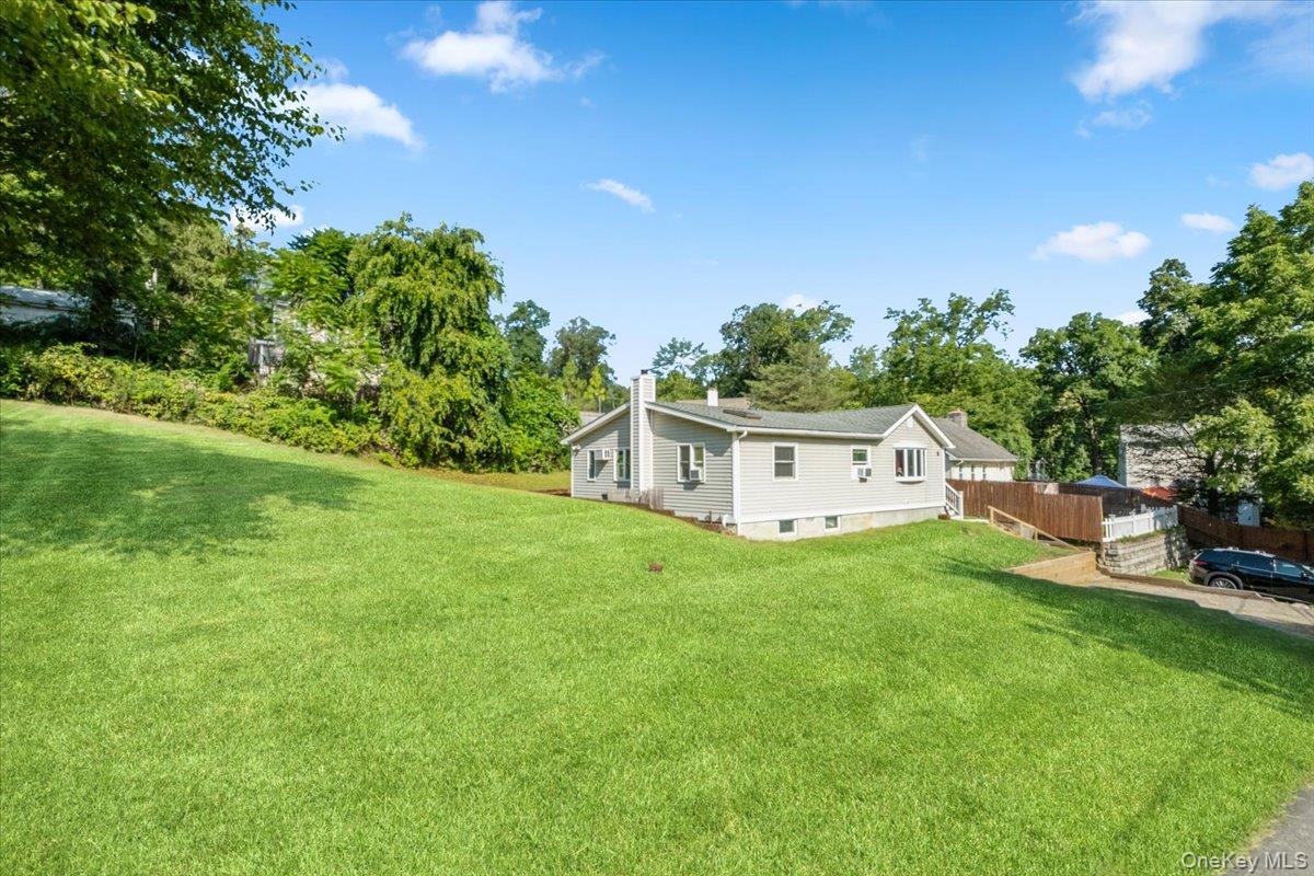 5 Spruce Street, Lake Peekskill, NY 10537