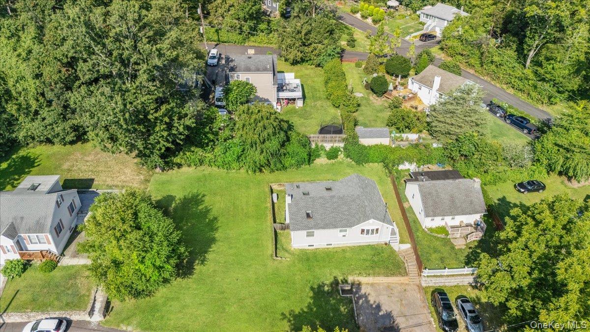 5 Spruce Street, Lake Peekskill, NY 10537