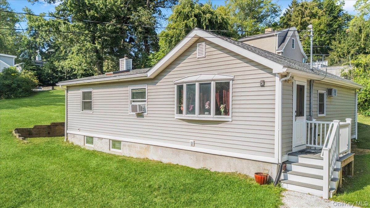 5 Spruce Street, Lake Peekskill, NY 10537