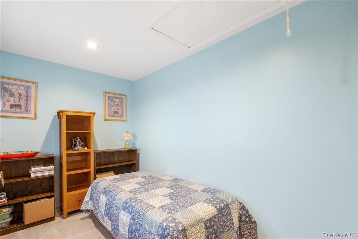 5 Spruce Street, Lake Peekskill, NY 10537