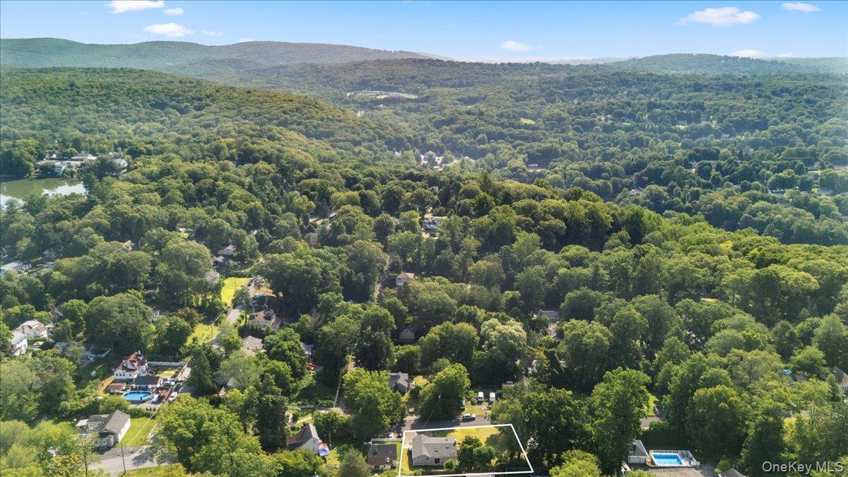 5 Spruce Street, Lake Peekskill, NY 10537