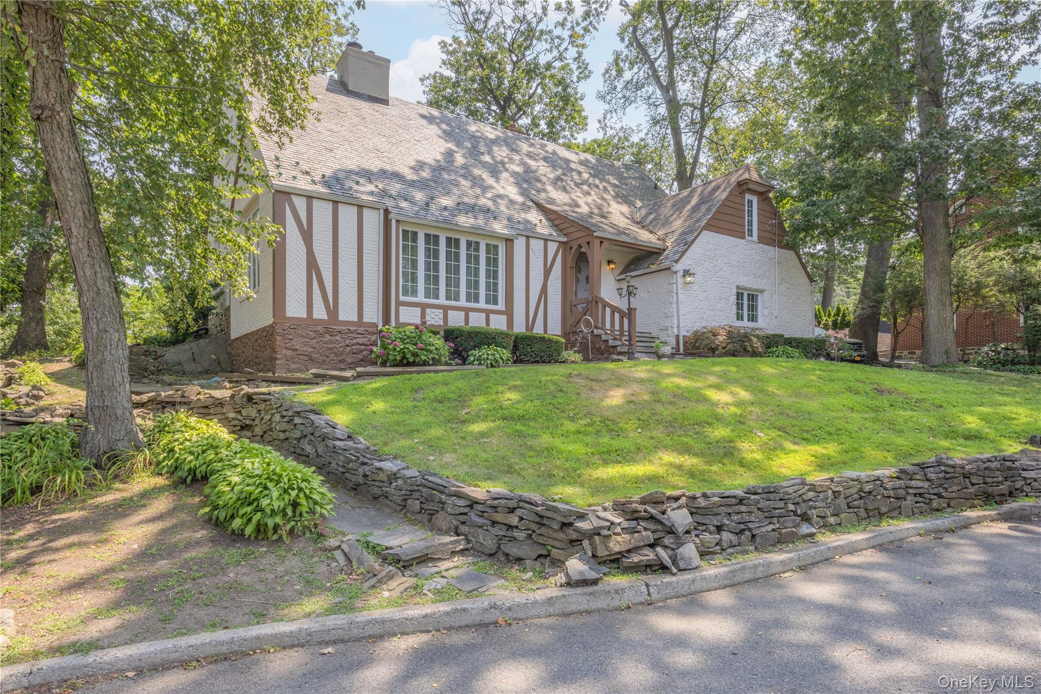 4 Bobolink Place, Yonkers, NY 10701