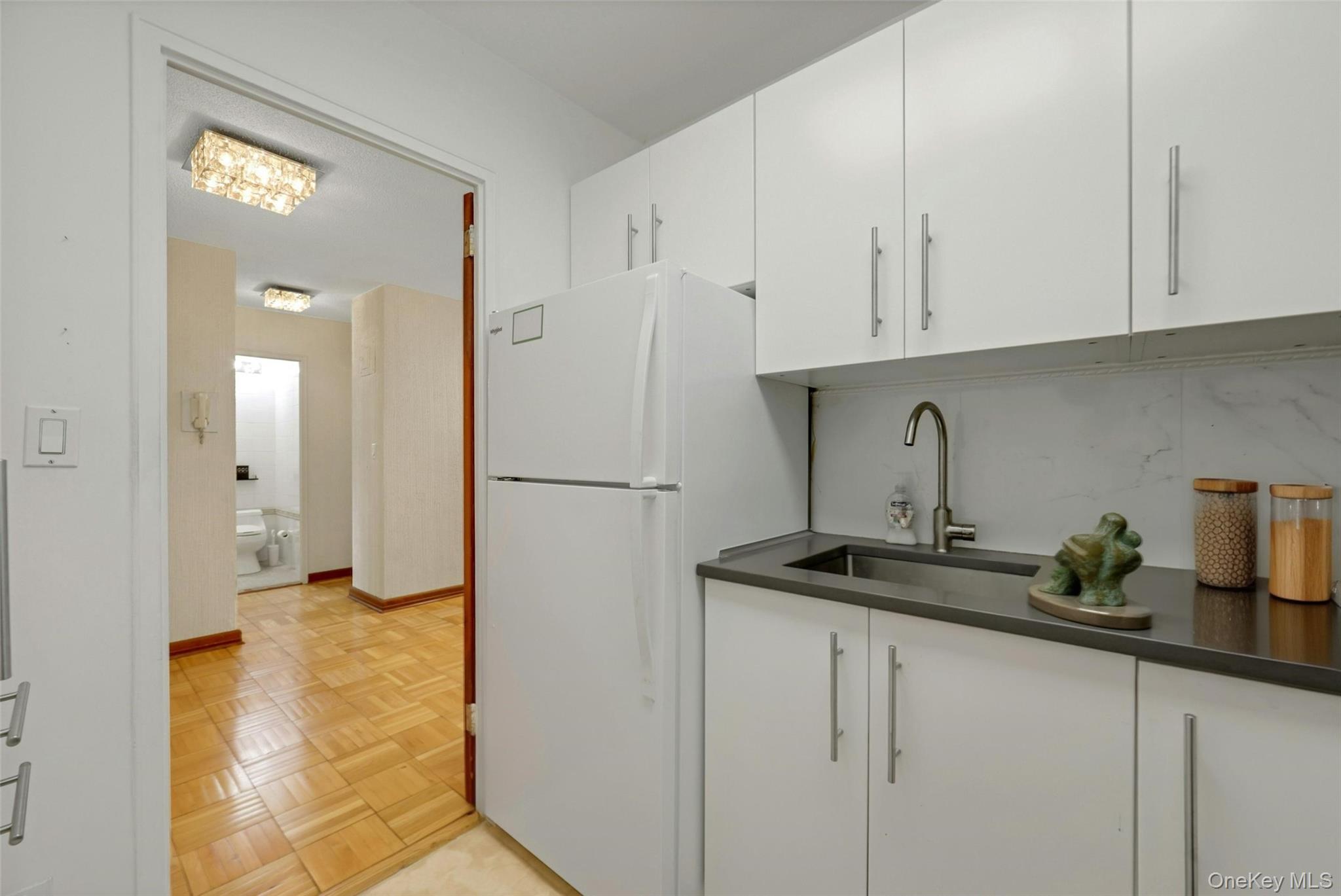 401 E 86 # 8D, New York (Manhattan), NY 10028