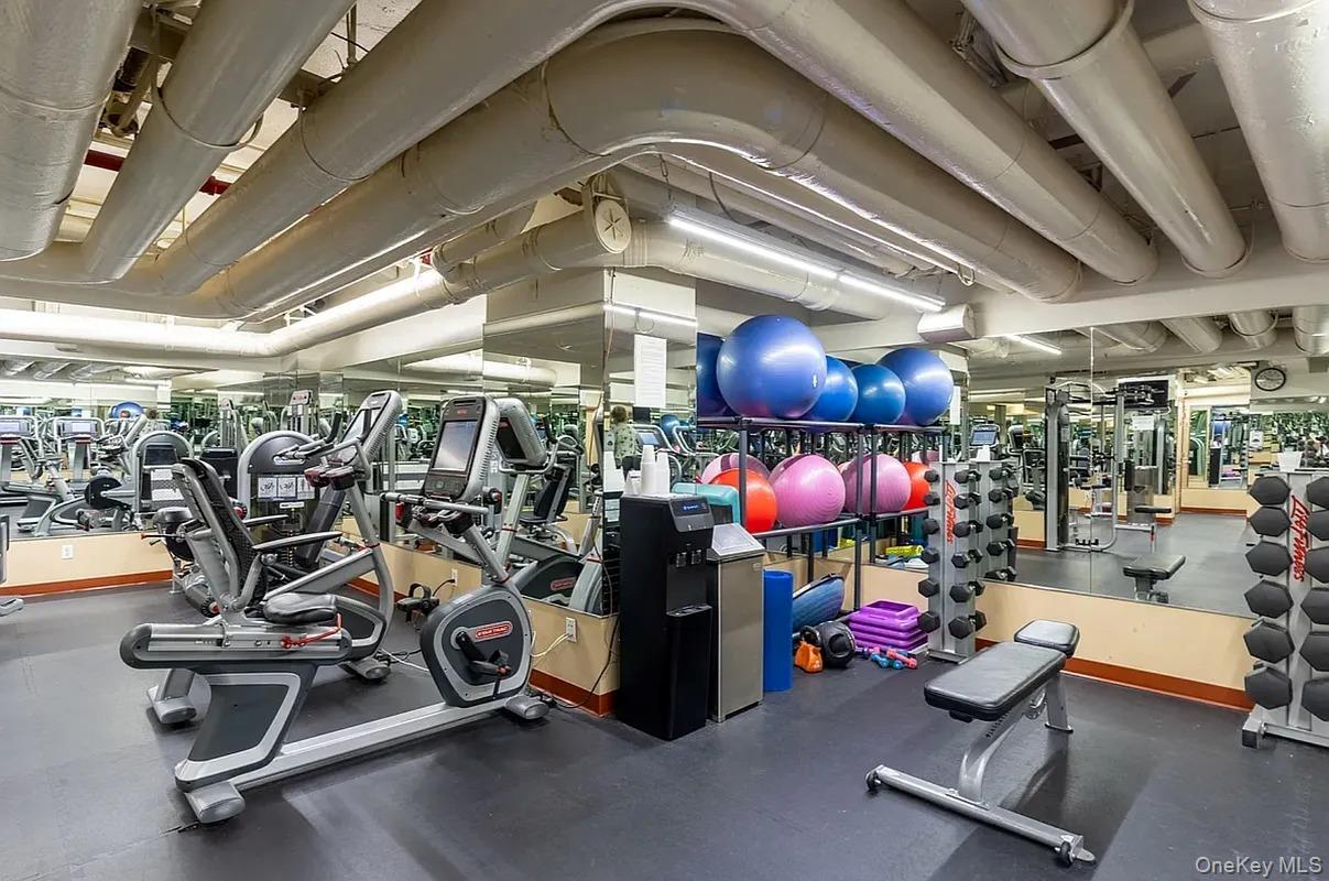 401 E 86 # 8D, New York (Manhattan), NY 10028