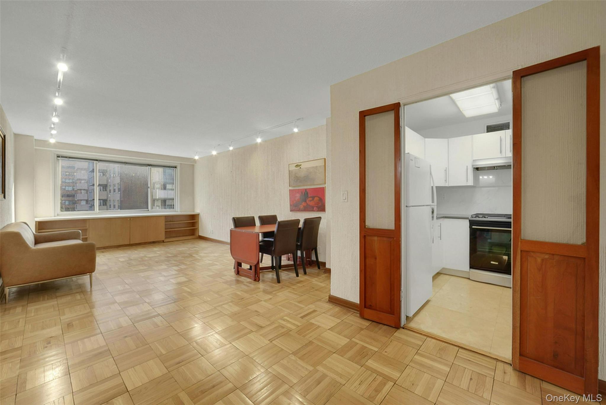 401 E 86 # 8D, New York (Manhattan), NY 10028