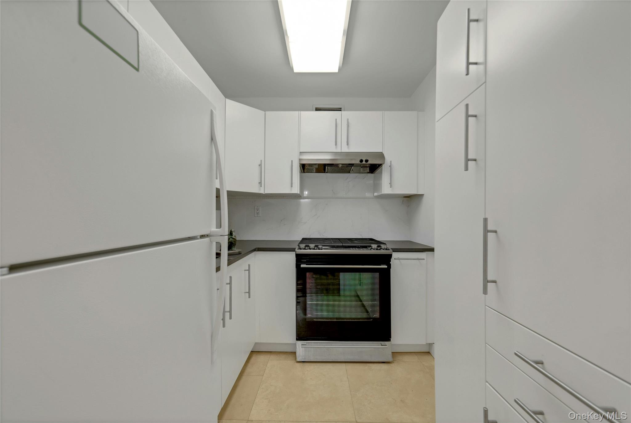 401 E 86 # 8D, New York (Manhattan), NY 10028