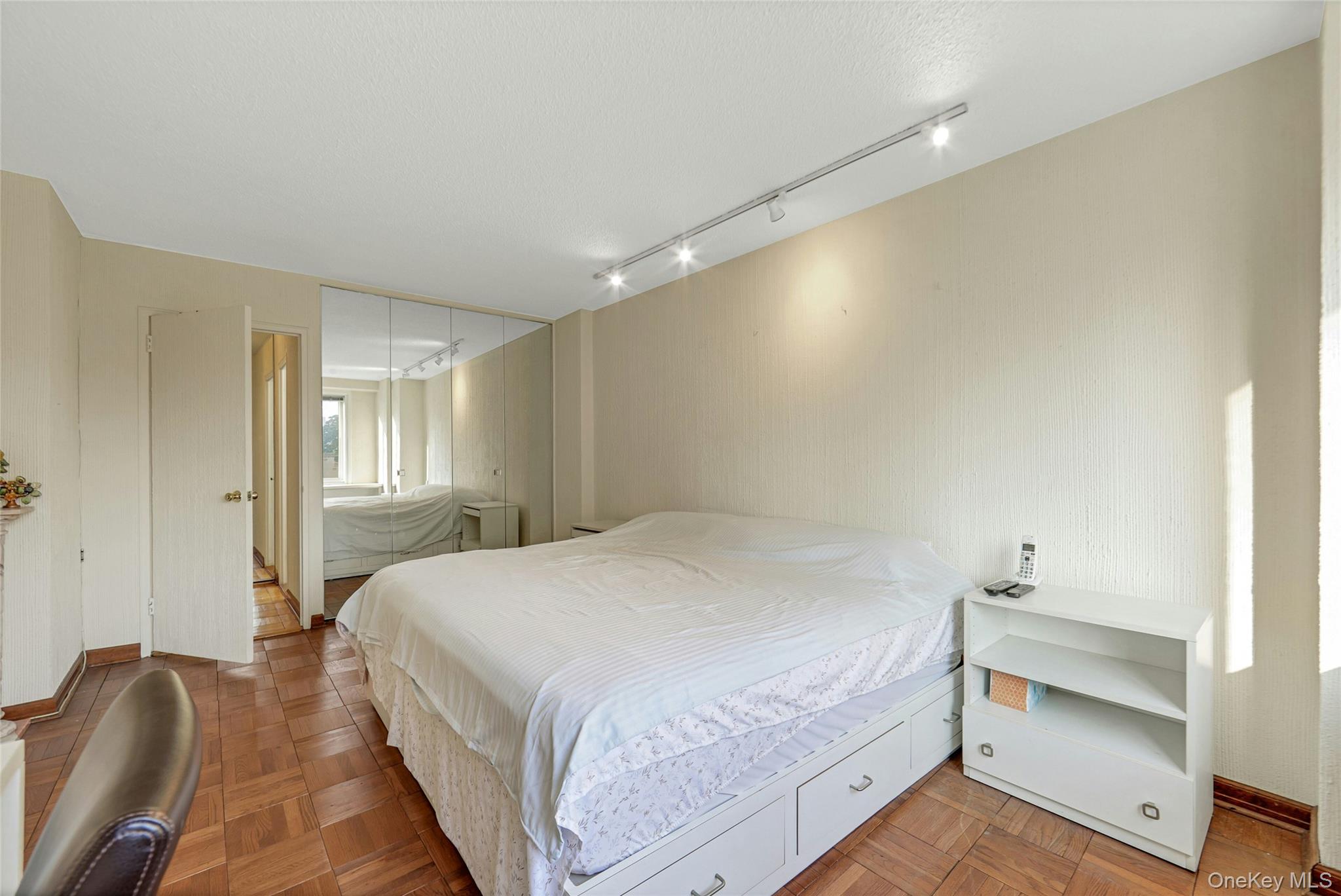 401 E 86 # 8D, New York (Manhattan), NY 10028