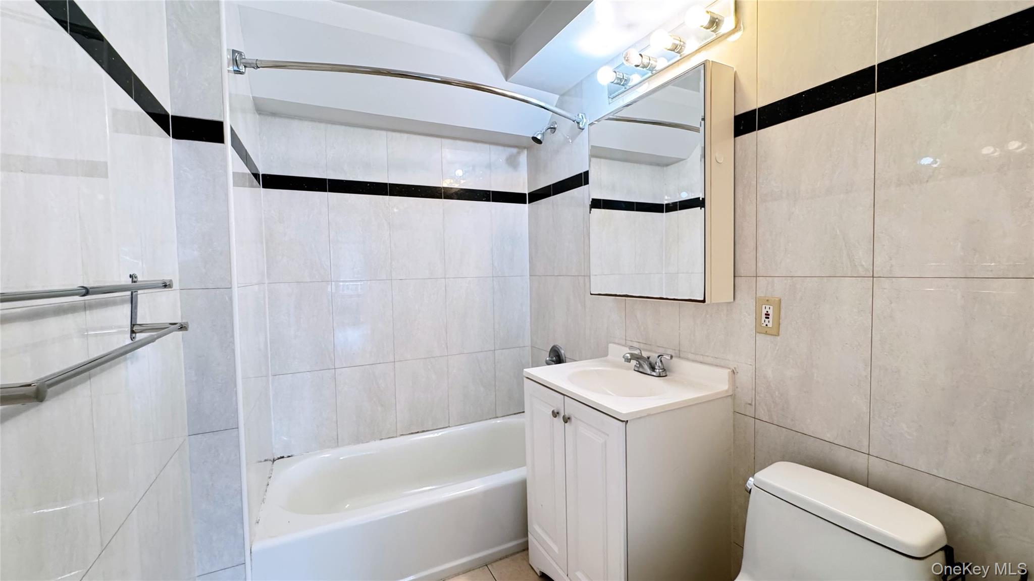 64-34 Grand Central Parkway # 3D, Forest Hills, NY 11375
