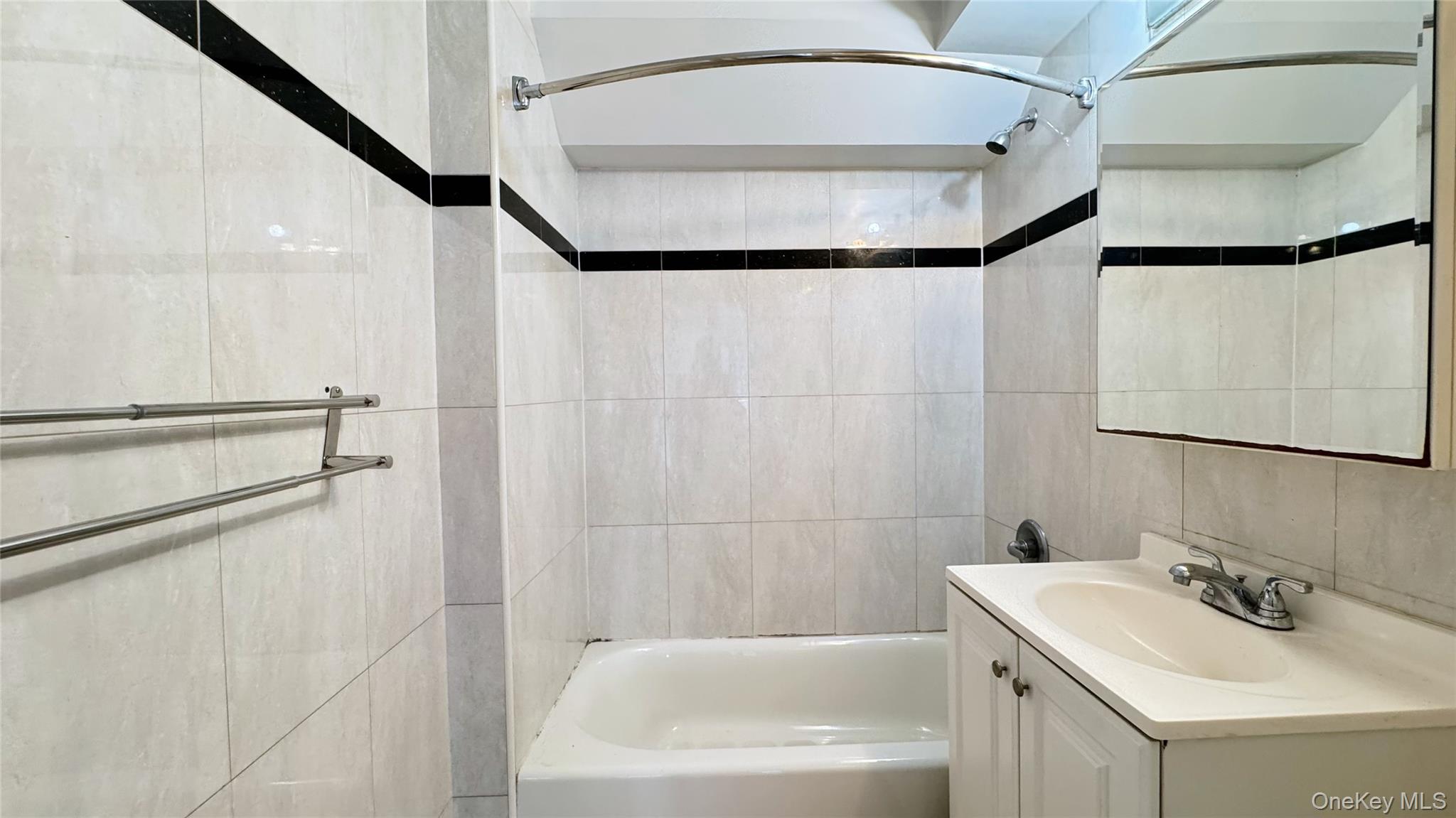 64-34 Grand Central Parkway # 3D, Forest Hills, NY 11375