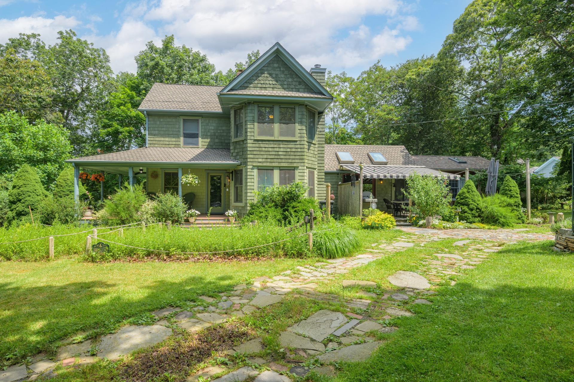 153 Ponquogue Avenue, Hampton Bays, NY 11946