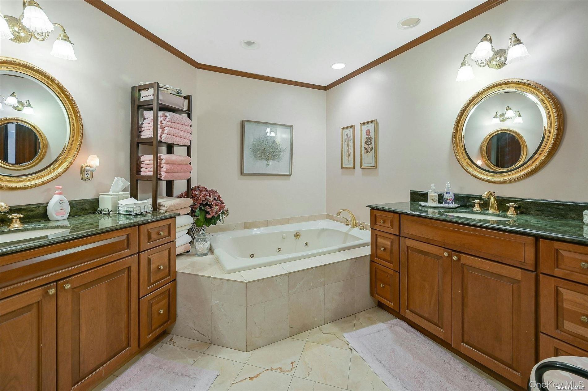 3 Crescent Court # 3, Centerport, NY 11721