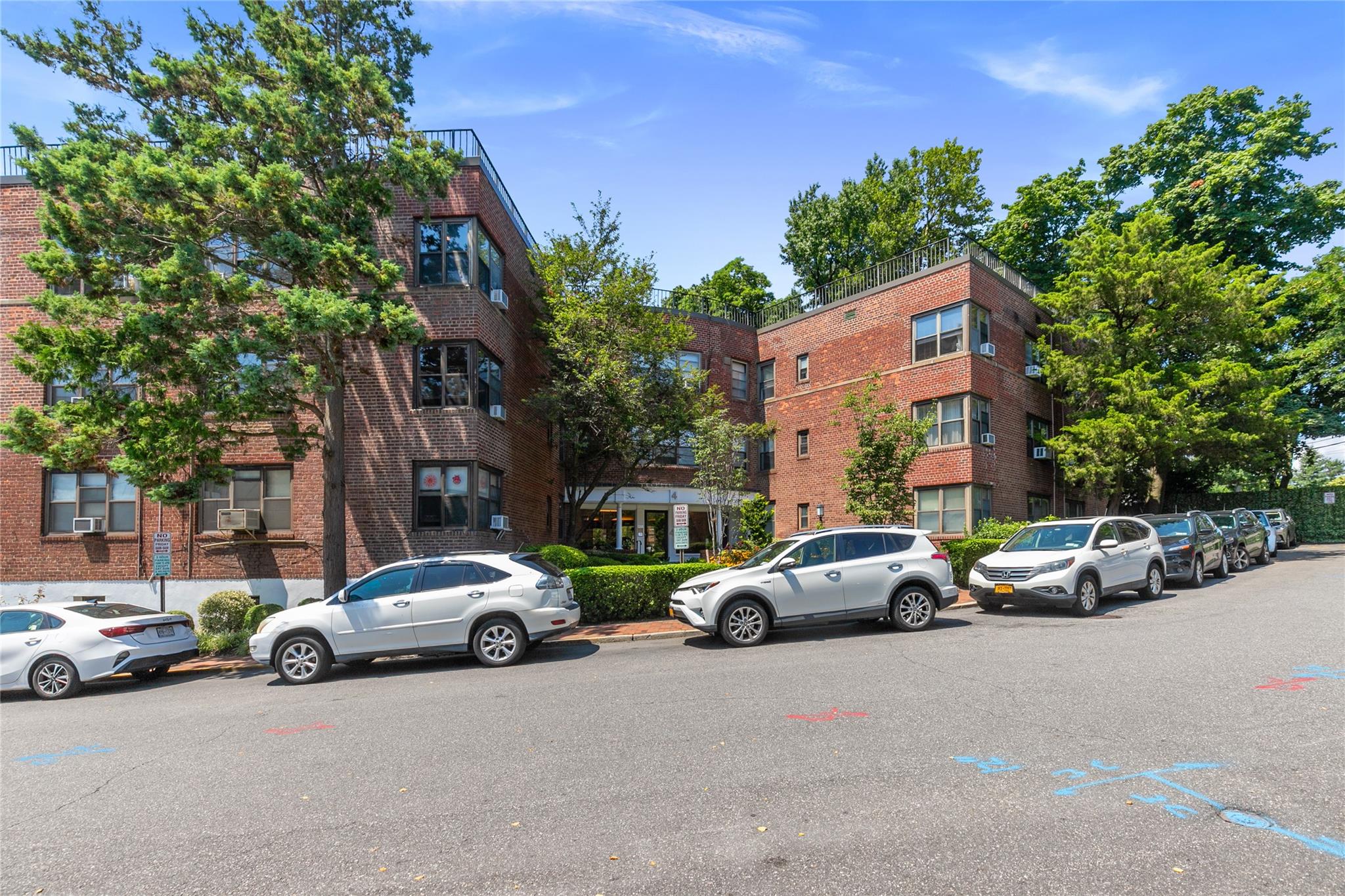 4 Townhouse Place # 3H, Great Neck, NY 11021