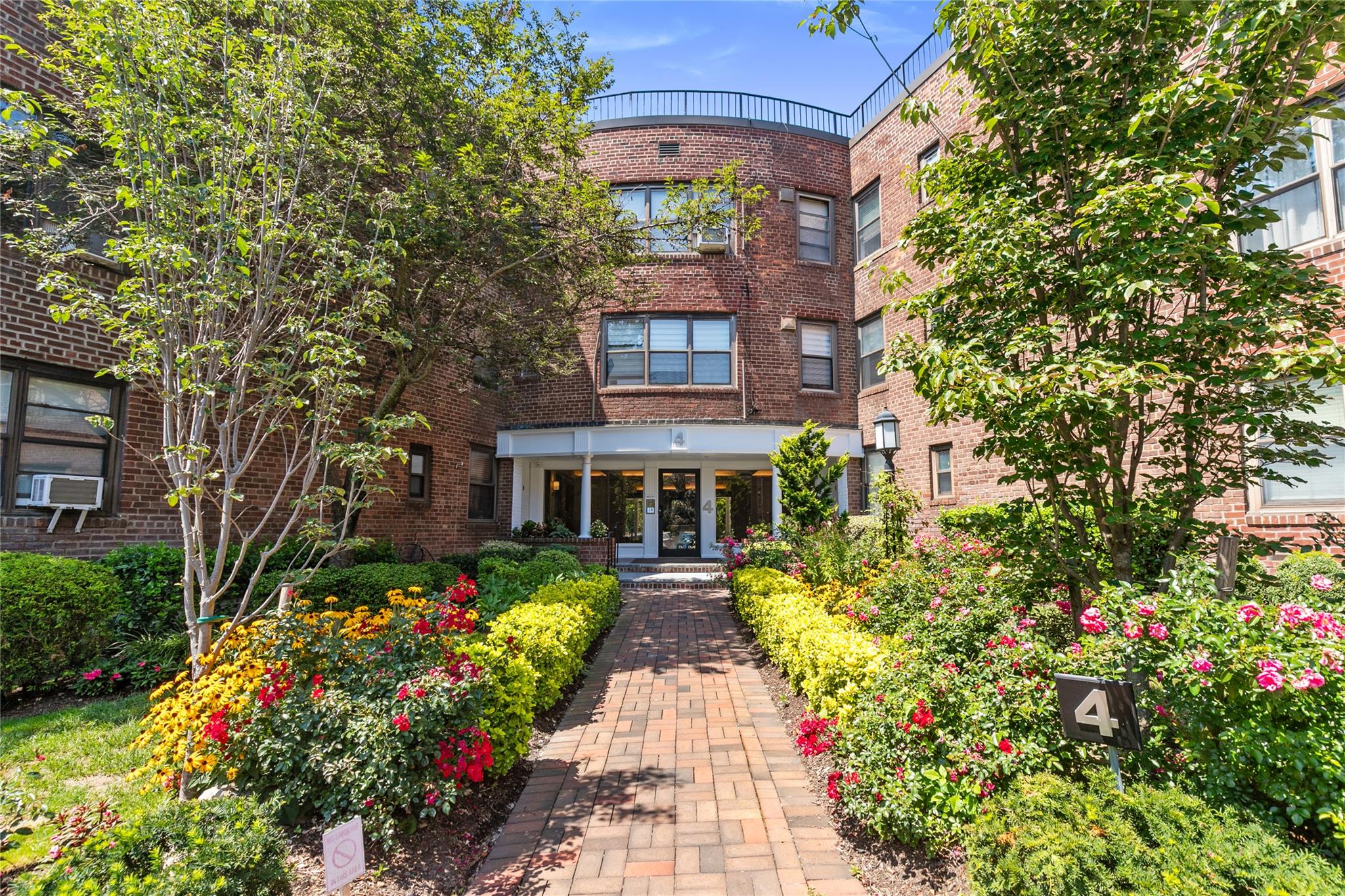 4 Townhouse Place # 3H, Great Neck, NY 11021