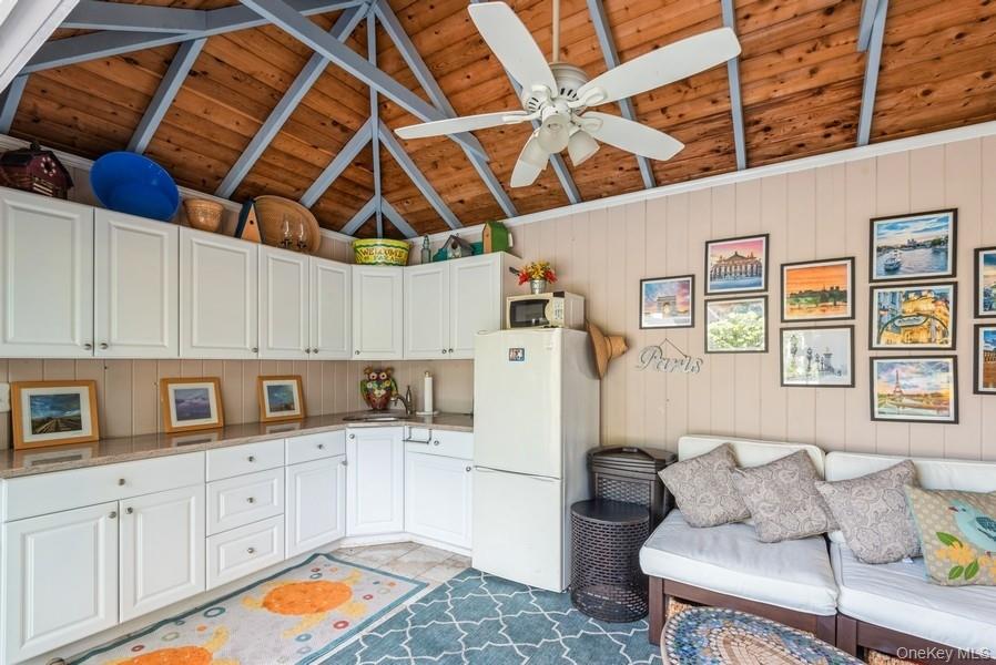 330 Private Road, East Patchogue, NY 11772