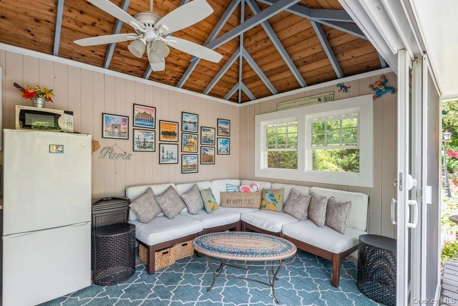 330 Private Road, East Patchogue, NY 11772