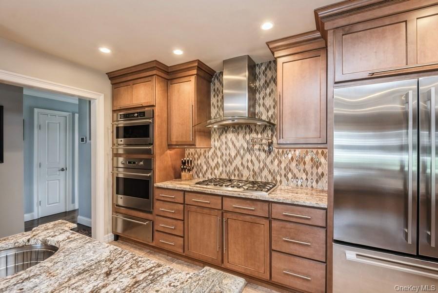 330 Private Road, East Patchogue, NY 11772