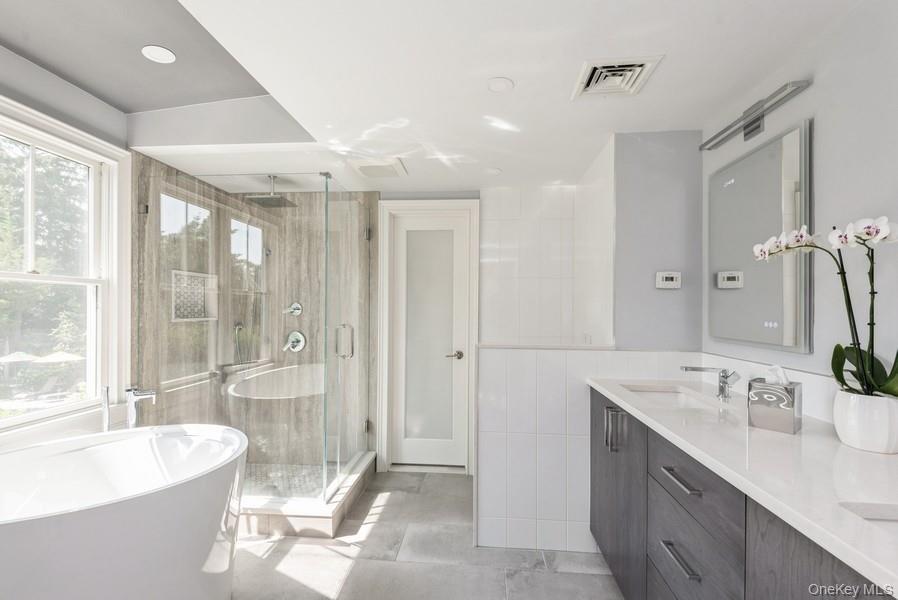 330 Private Road, East Patchogue, NY 11772