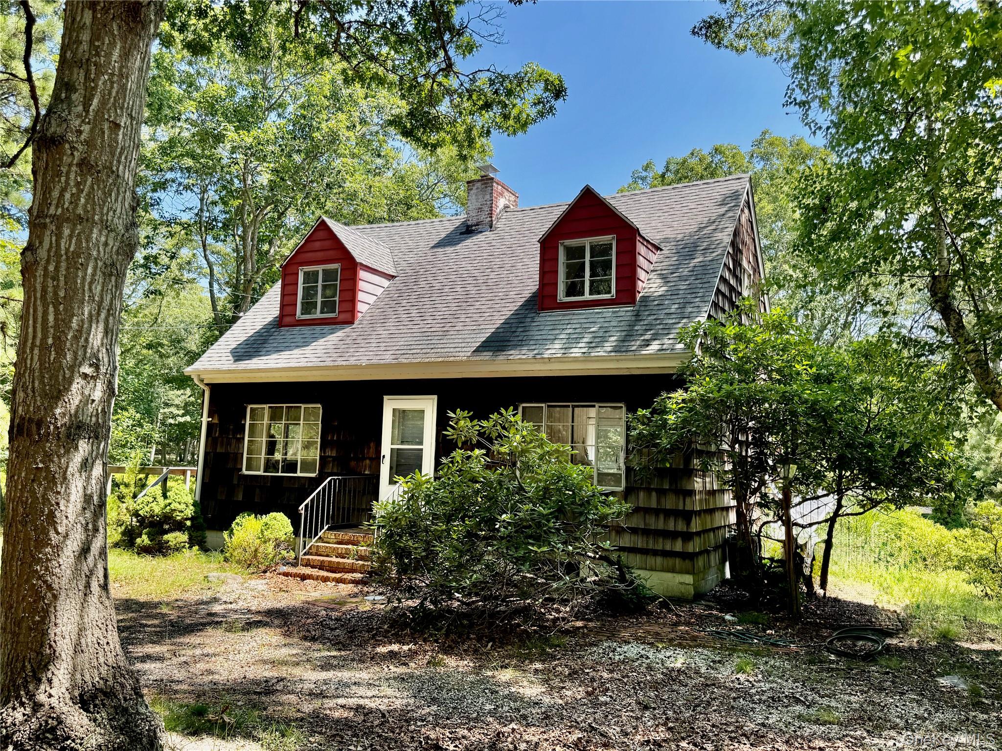 17 Sheridan Road, Hampton Bays, NY 11946