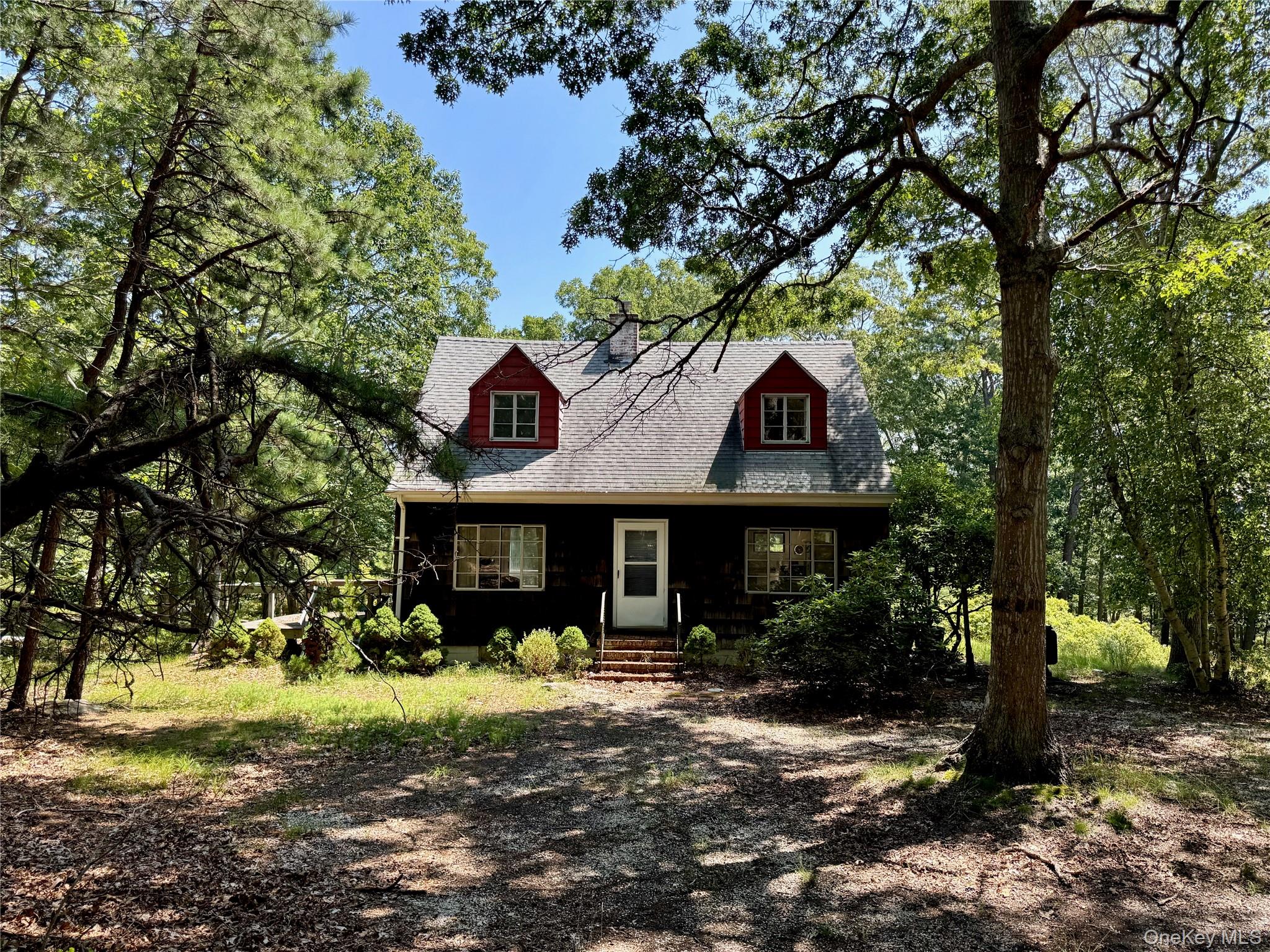 17 Sheridan Road, Hampton Bays, NY 11946