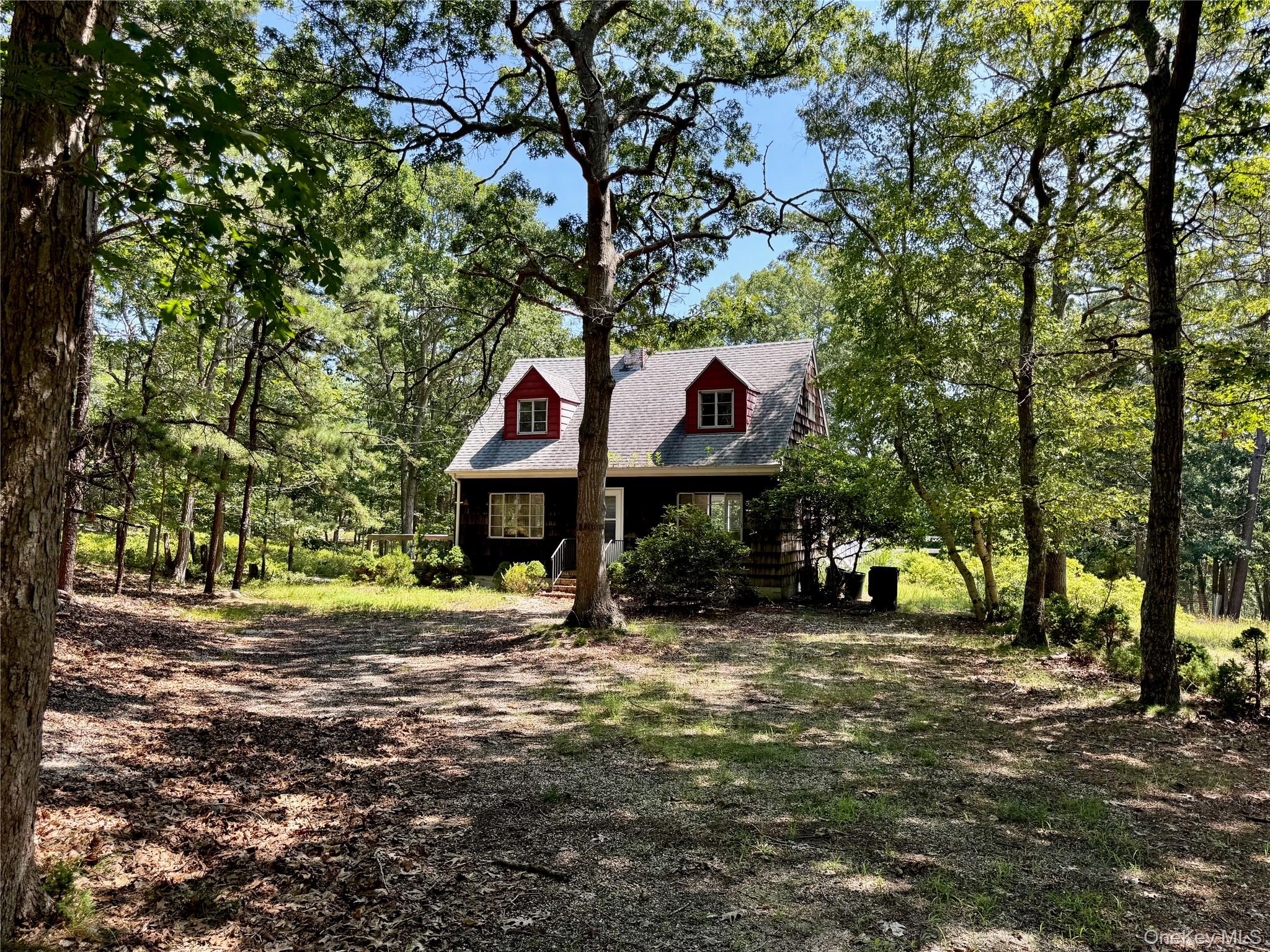 17 Sheridan Road, Hampton Bays, NY 11946