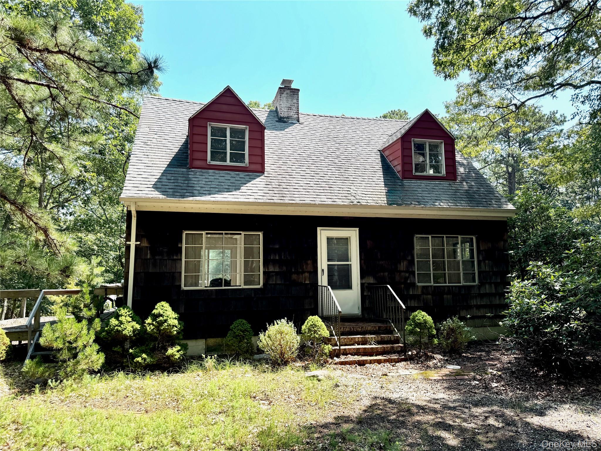 17 Sheridan Road, Hampton Bays, NY 11946