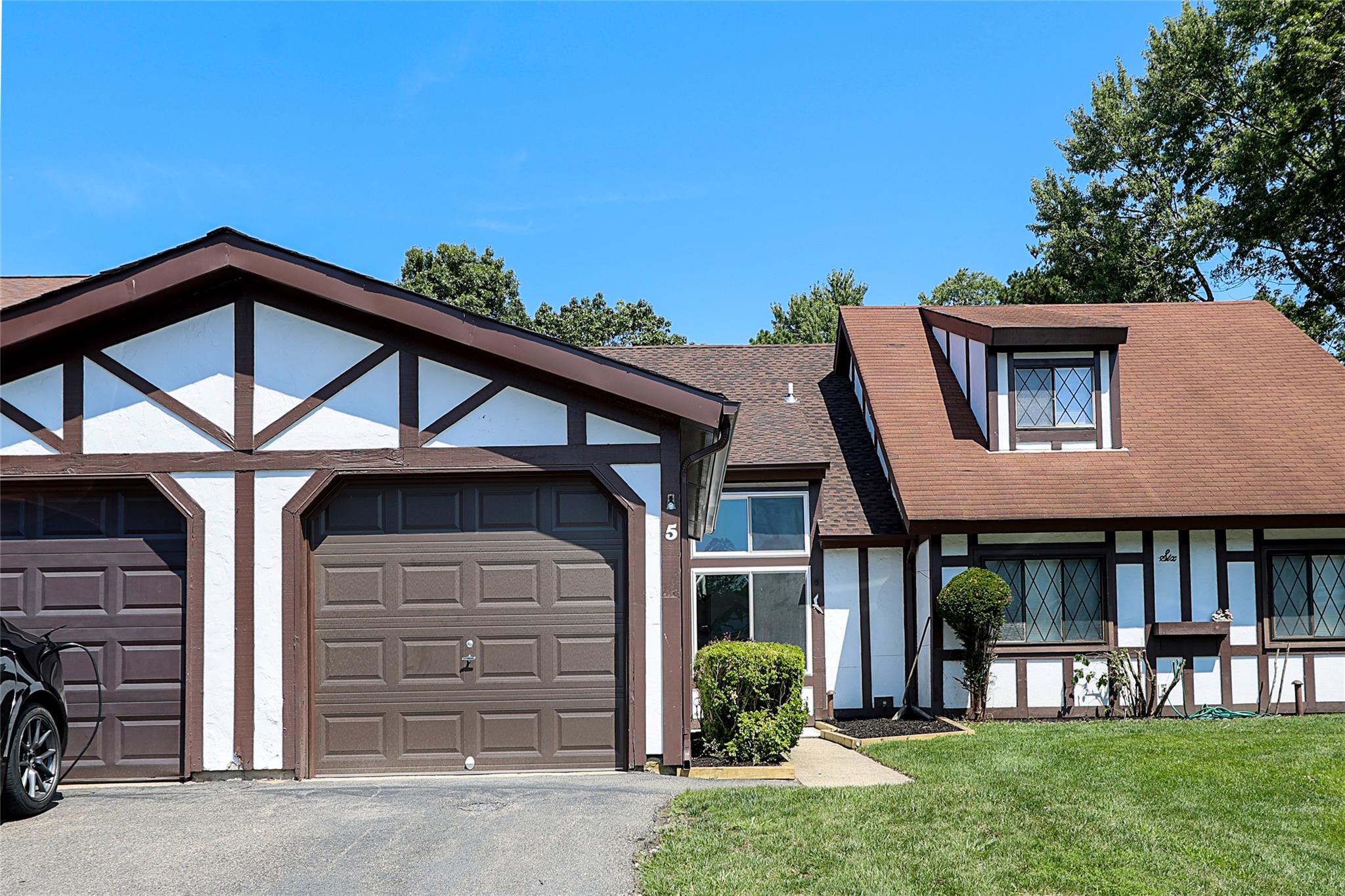 5 Amesworth Court, Middle Island, NY 11953