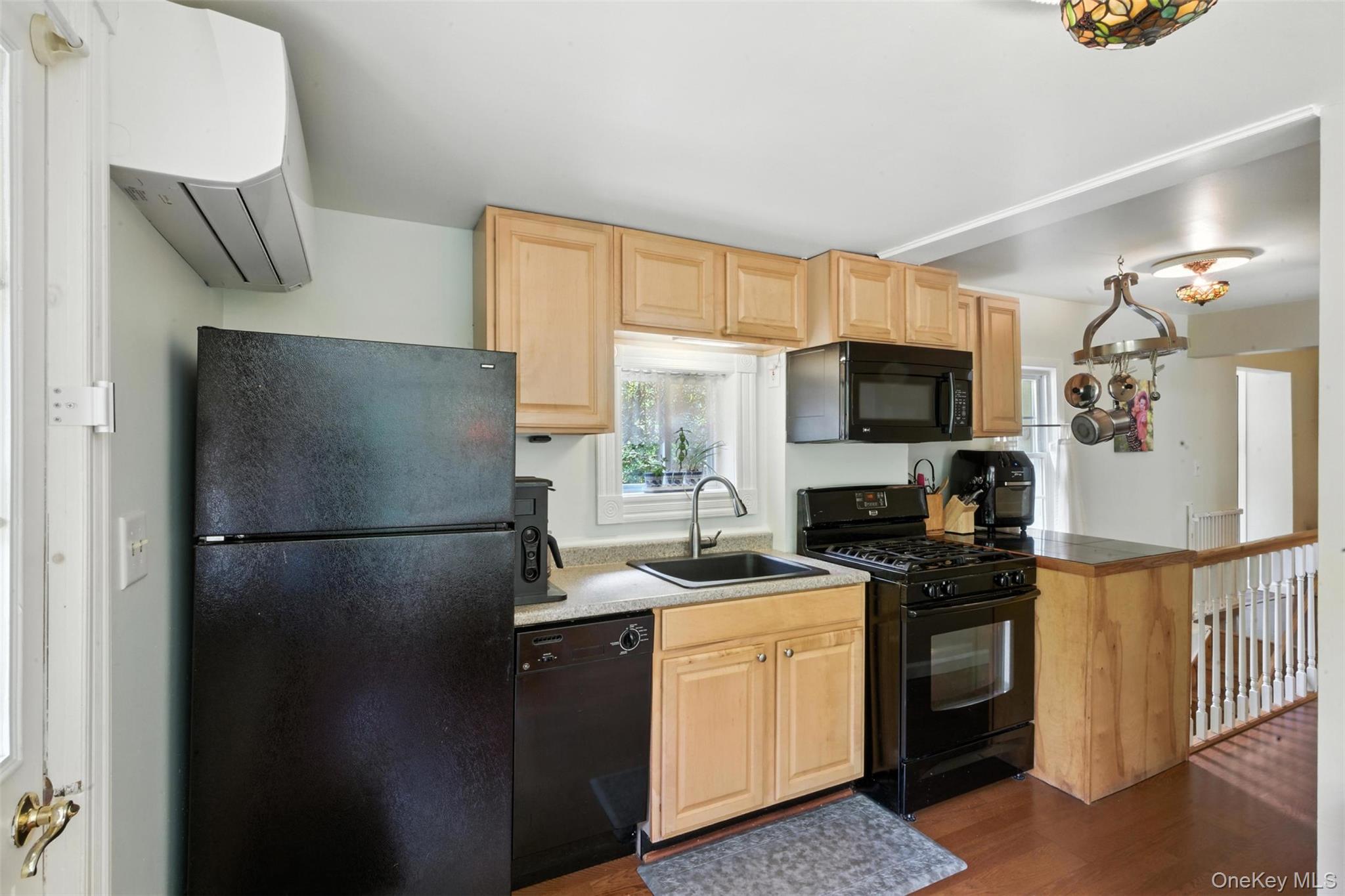 265 Oakland Valley Road, Cuddebackville, NY 12729