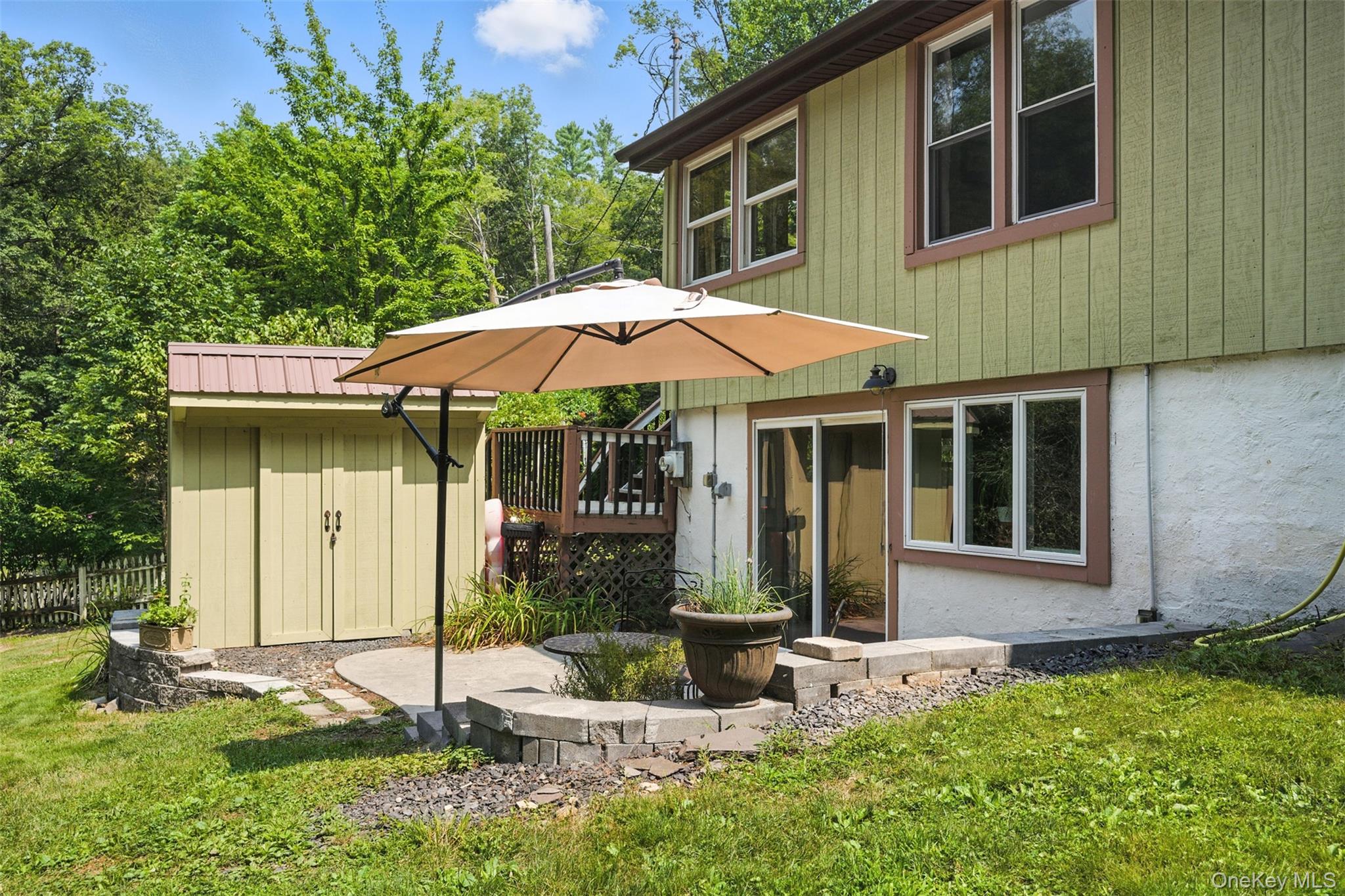 265 Oakland Valley Road, Cuddebackville, NY 12729