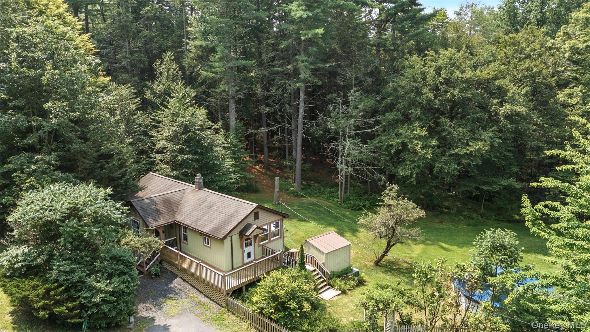 265 Oakland Valley Road, Cuddebackville, NY 12729