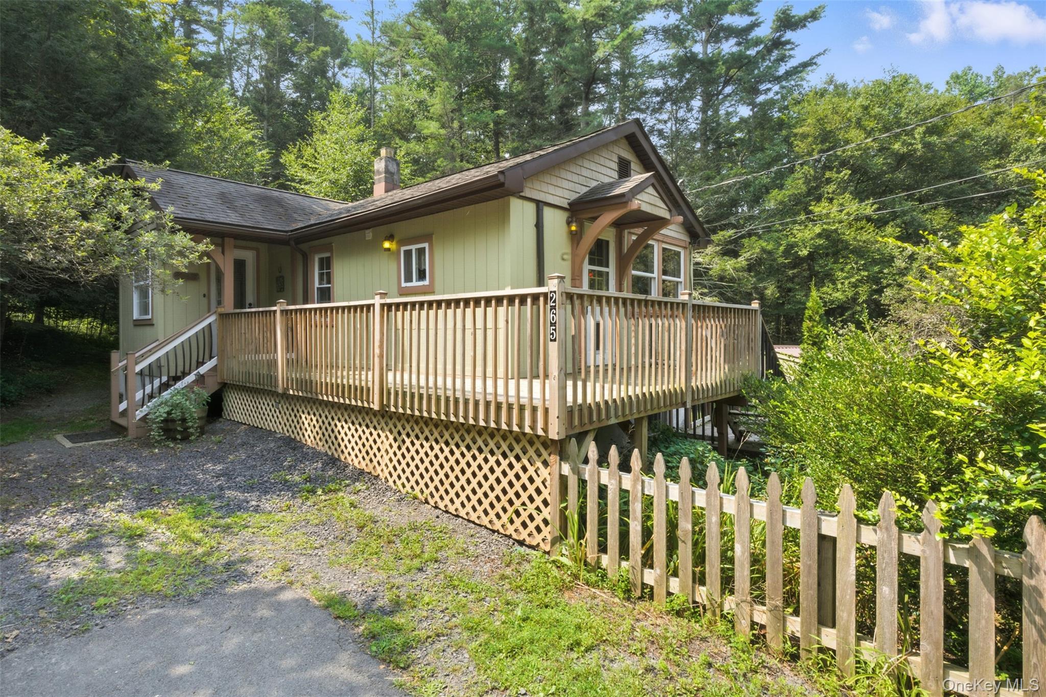 265 Oakland Valley Road, Cuddebackville, NY 12729
