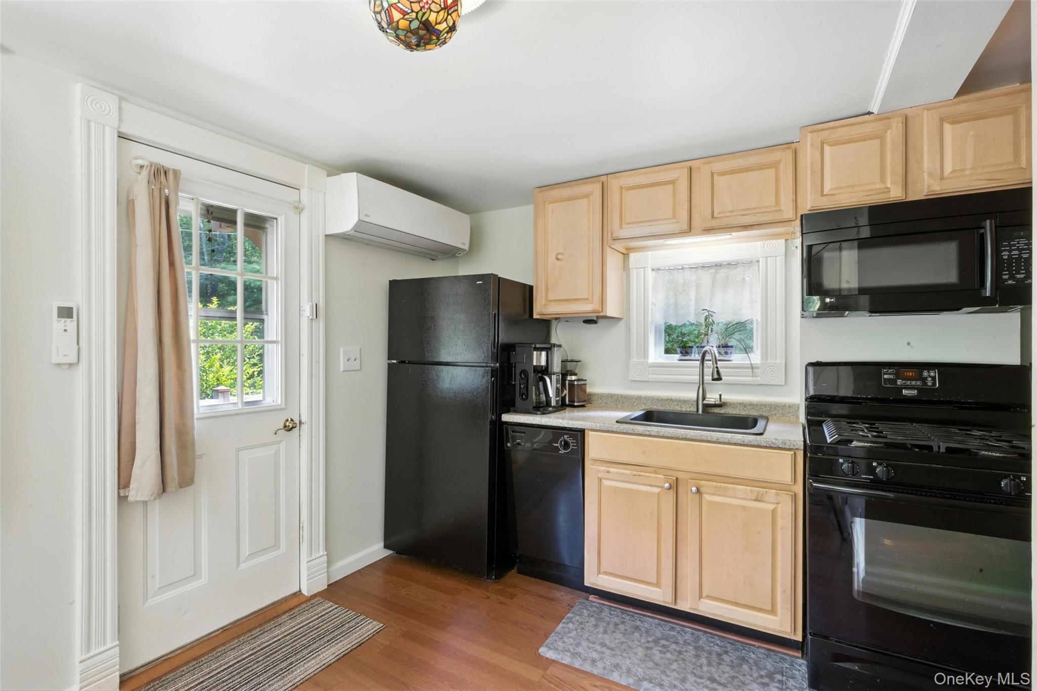 265 Oakland Valley Road, Cuddebackville, NY 12729