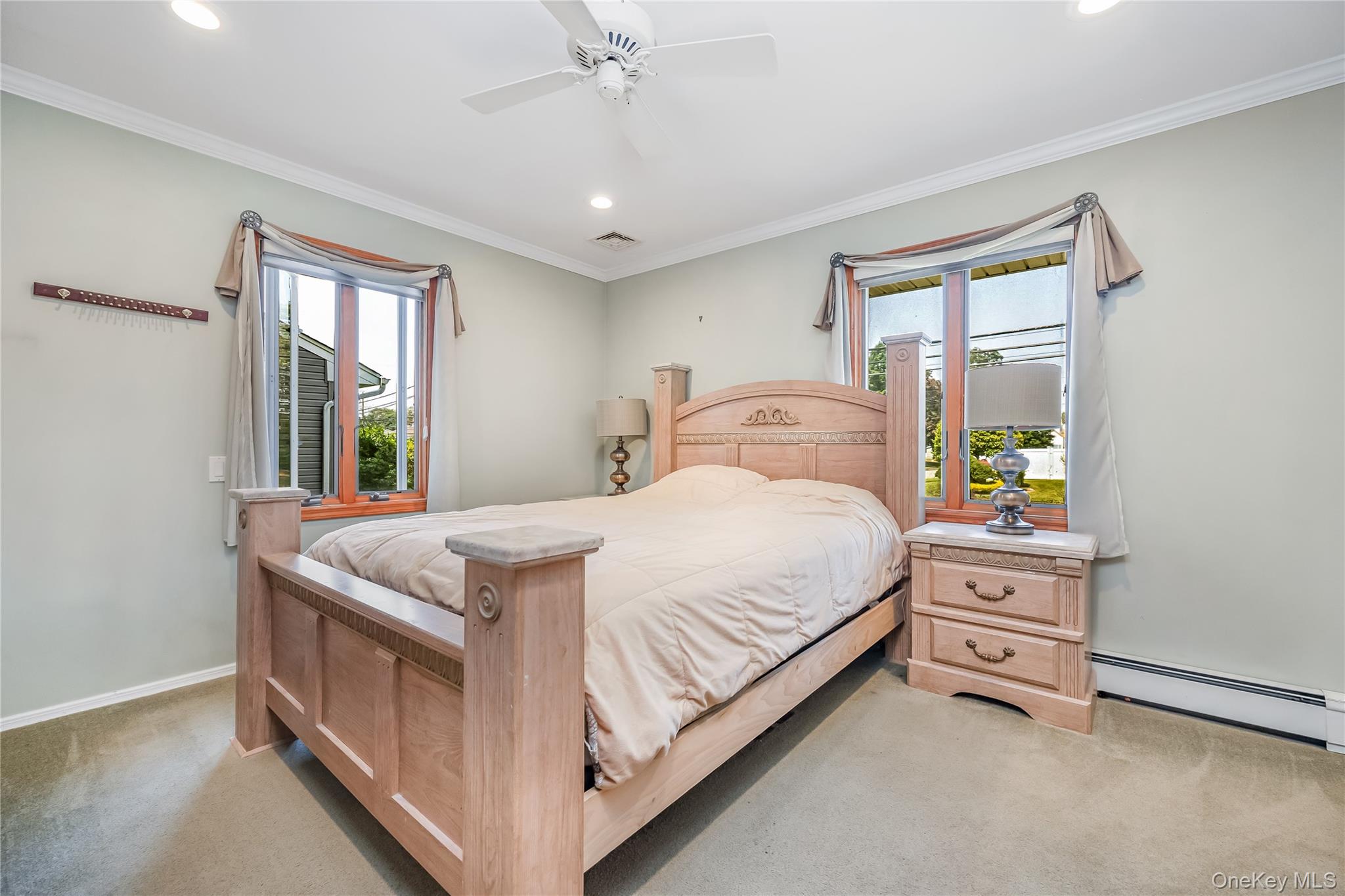 10 Saxon Road, Farmingdale, NY 11735