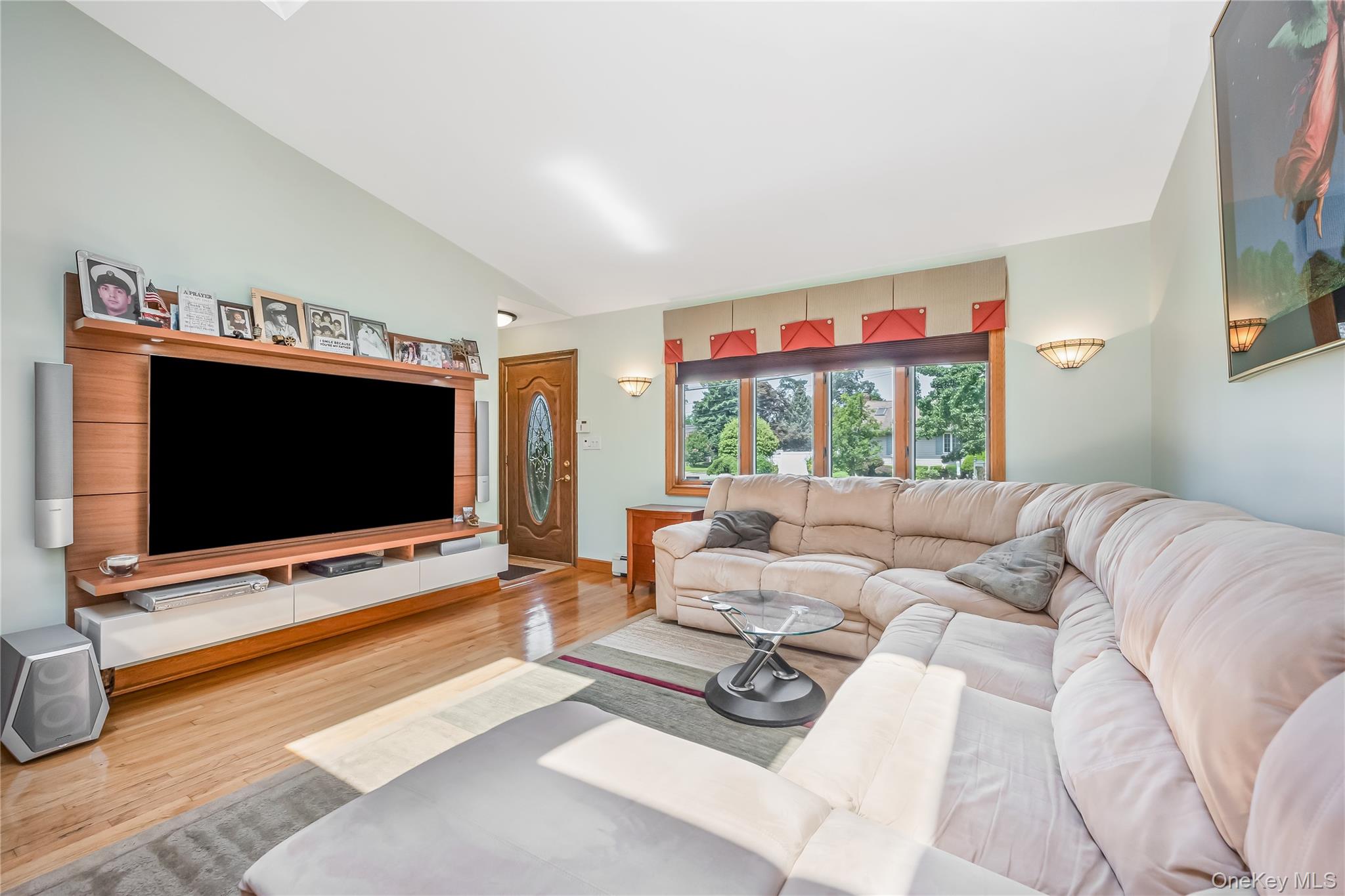 10 Saxon Road, Farmingdale, NY 11735