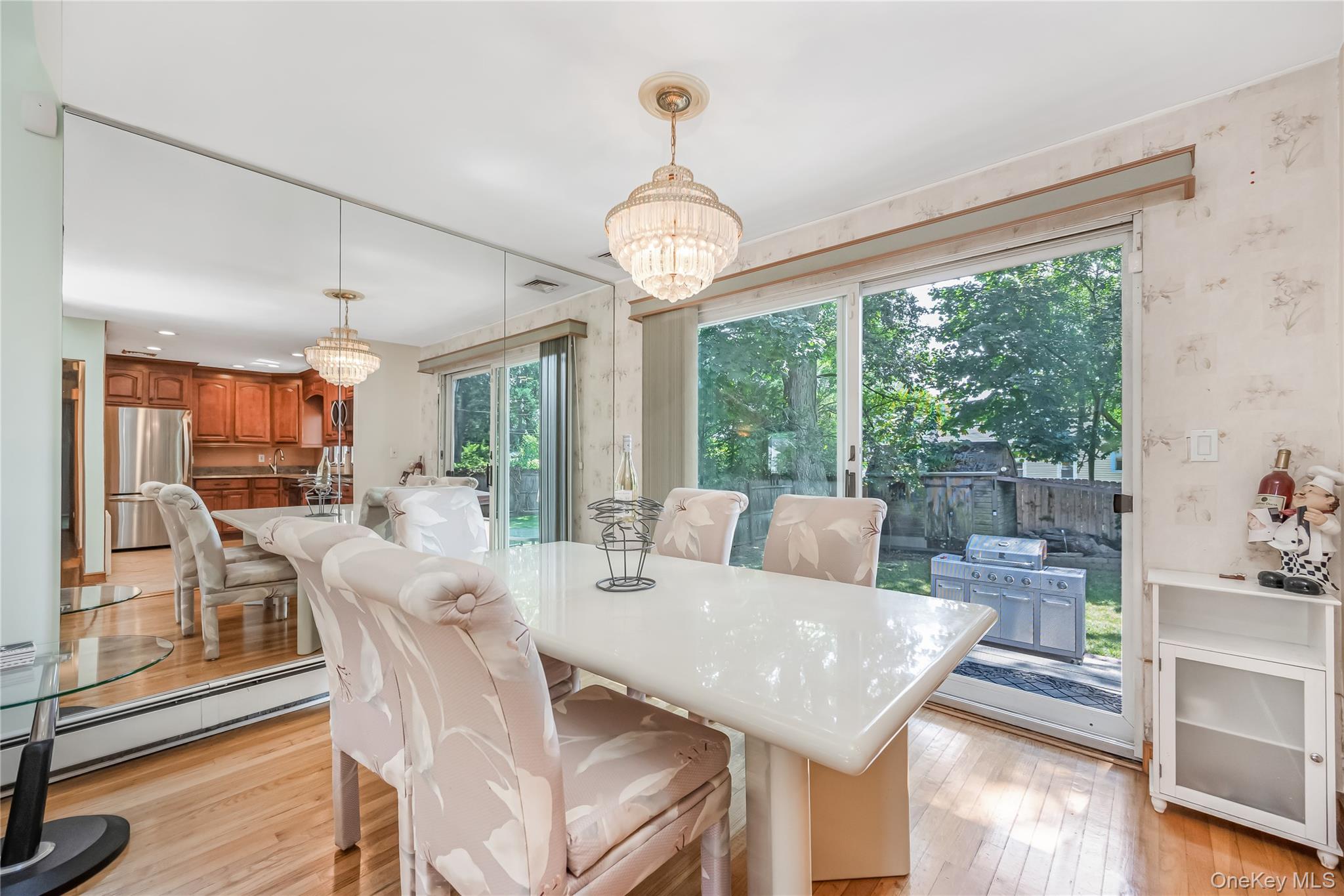 10 Saxon Road, Farmingdale, NY 11735