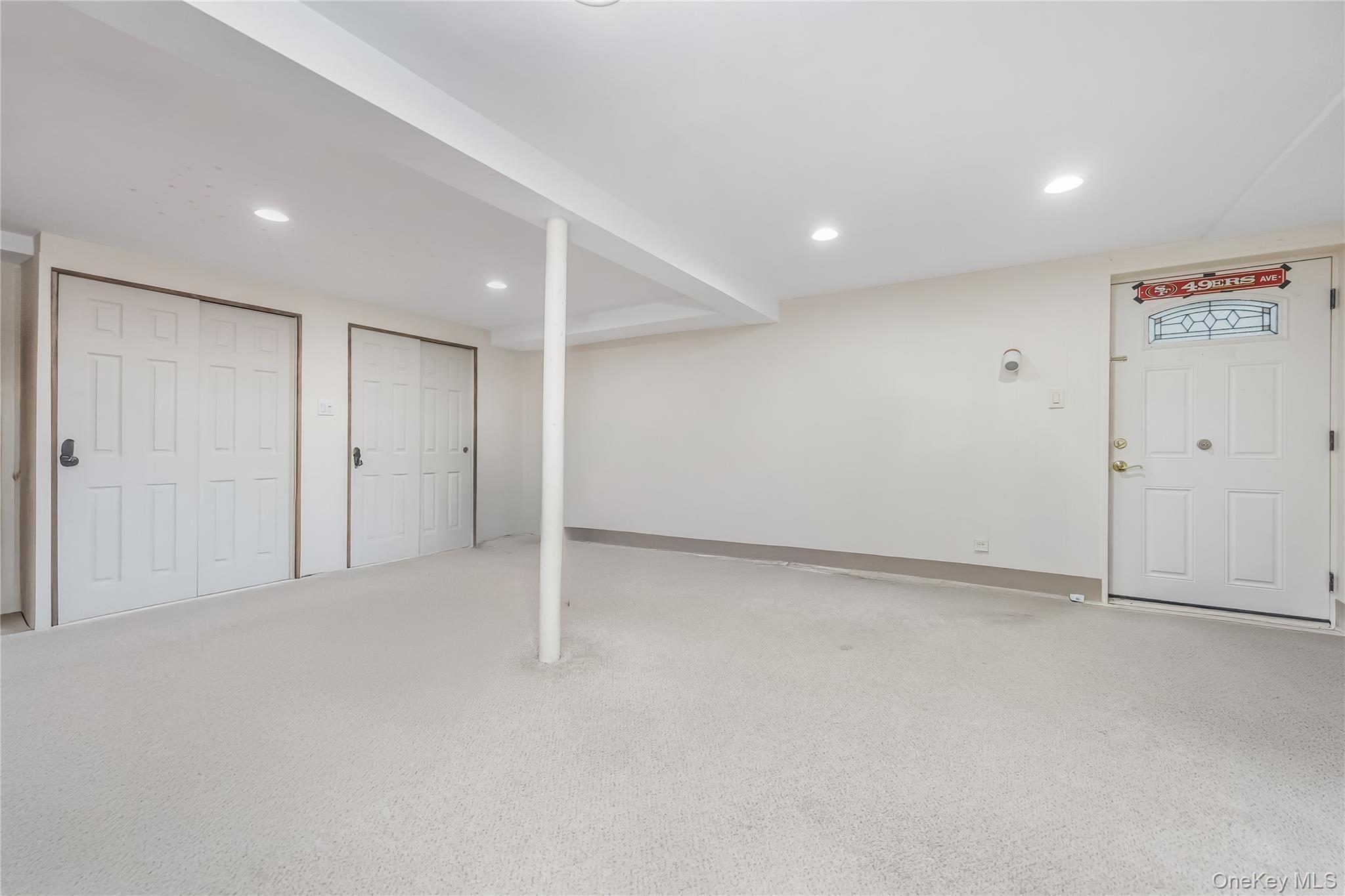 10 Saxon Road, Farmingdale, NY 11735