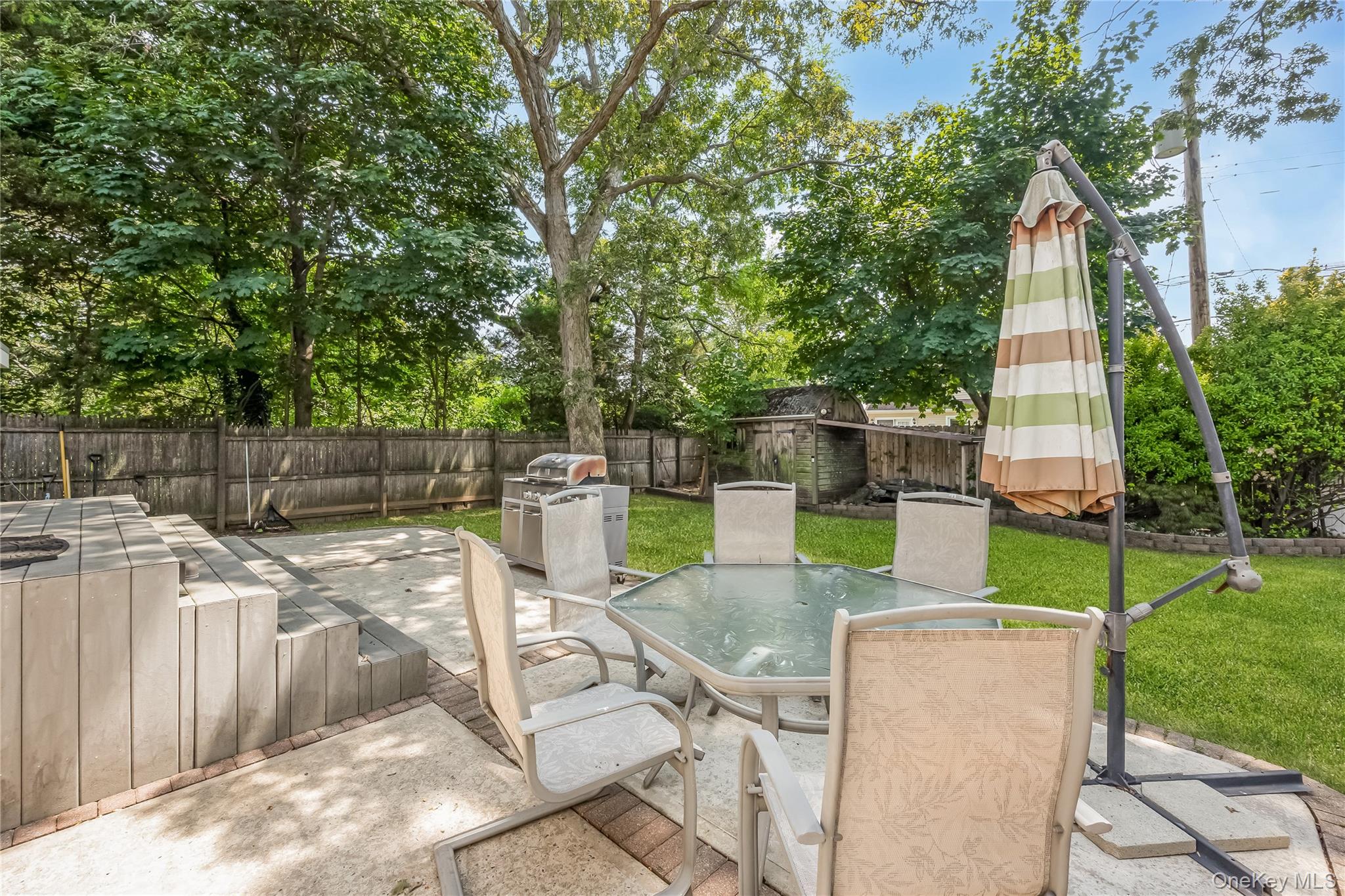 10 Saxon Road, Farmingdale, NY 11735