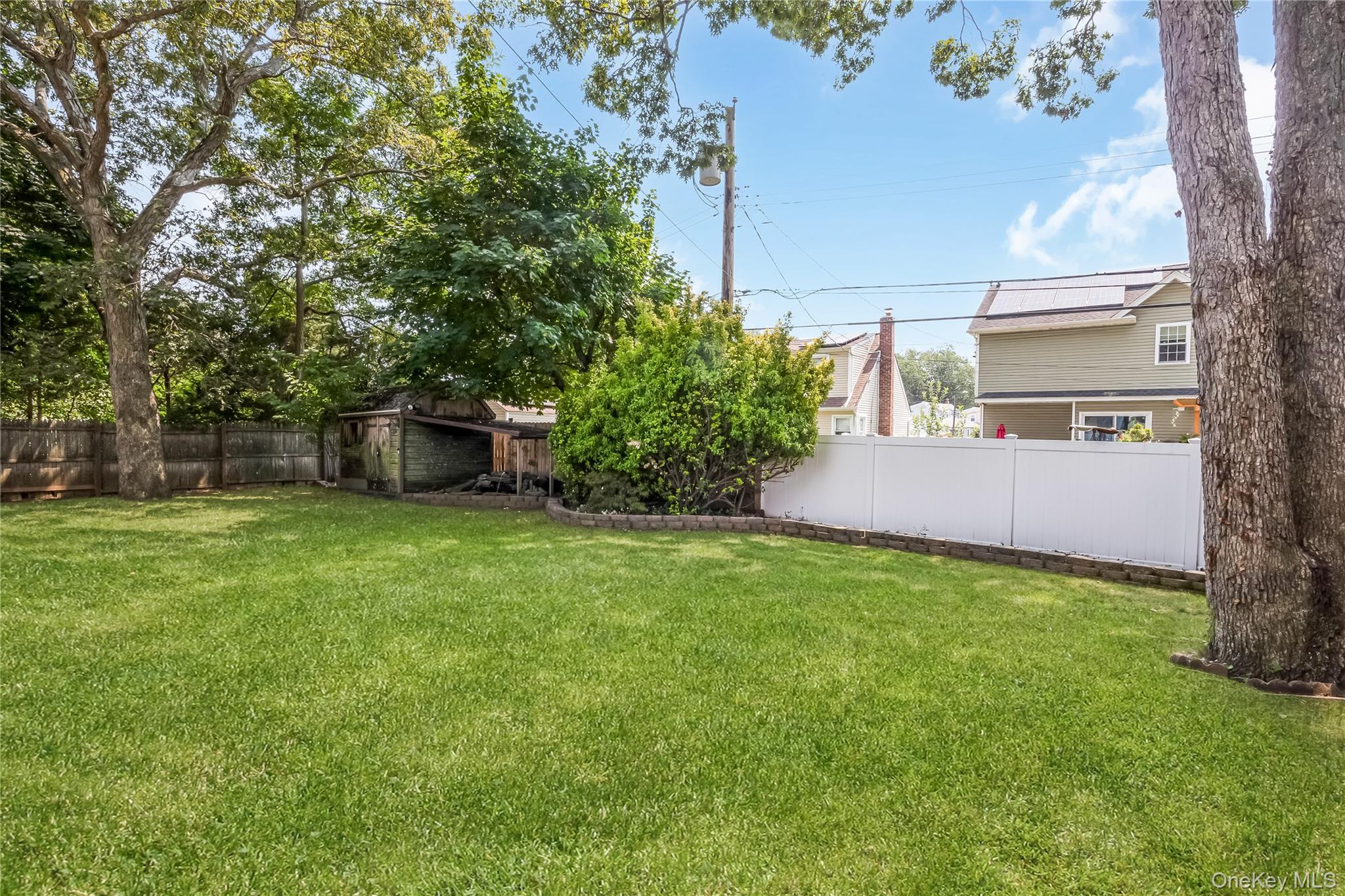 10 Saxon Road, Farmingdale, NY 11735