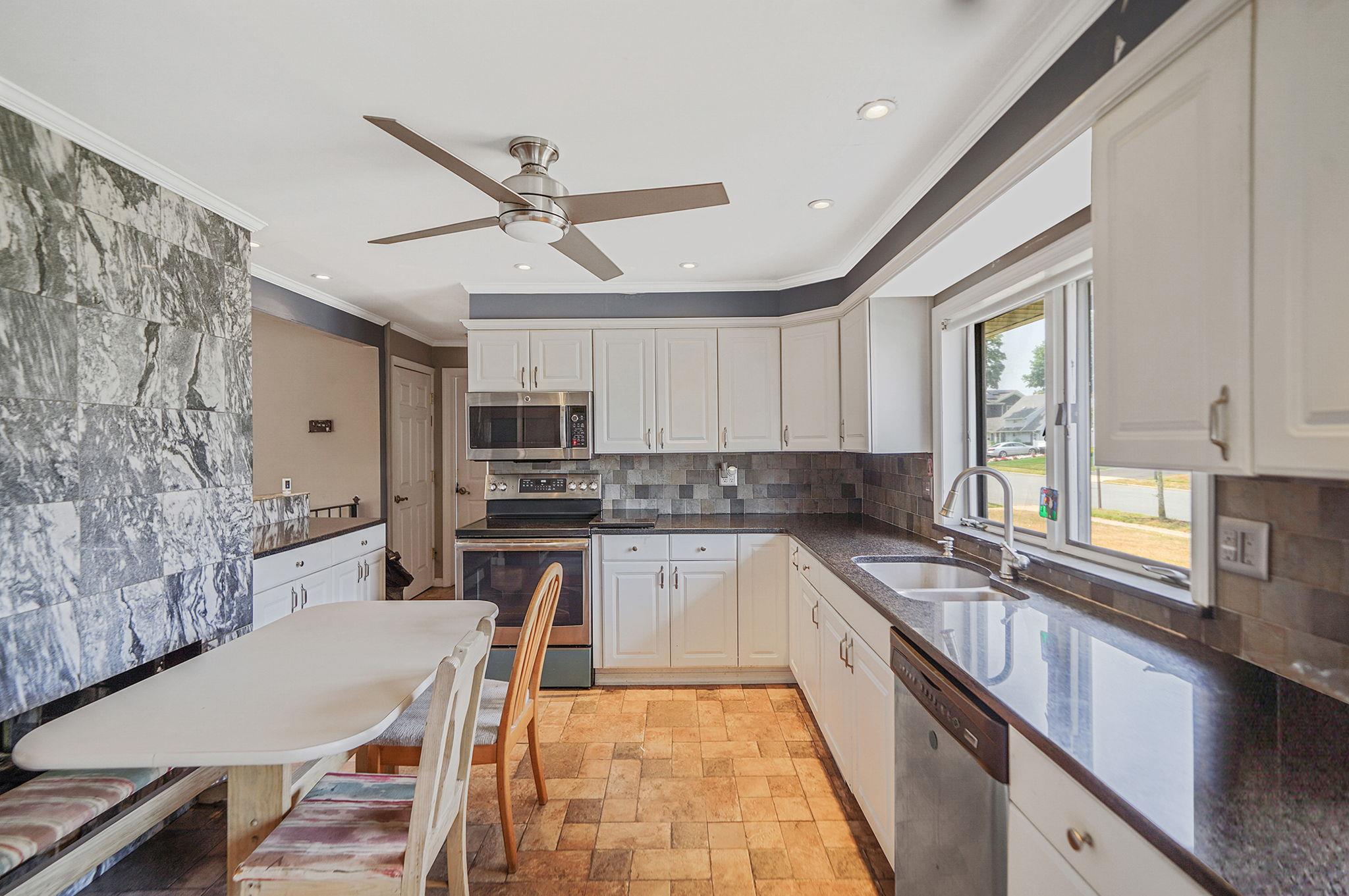 16 Winter Lane, Hicksville, NY 11801