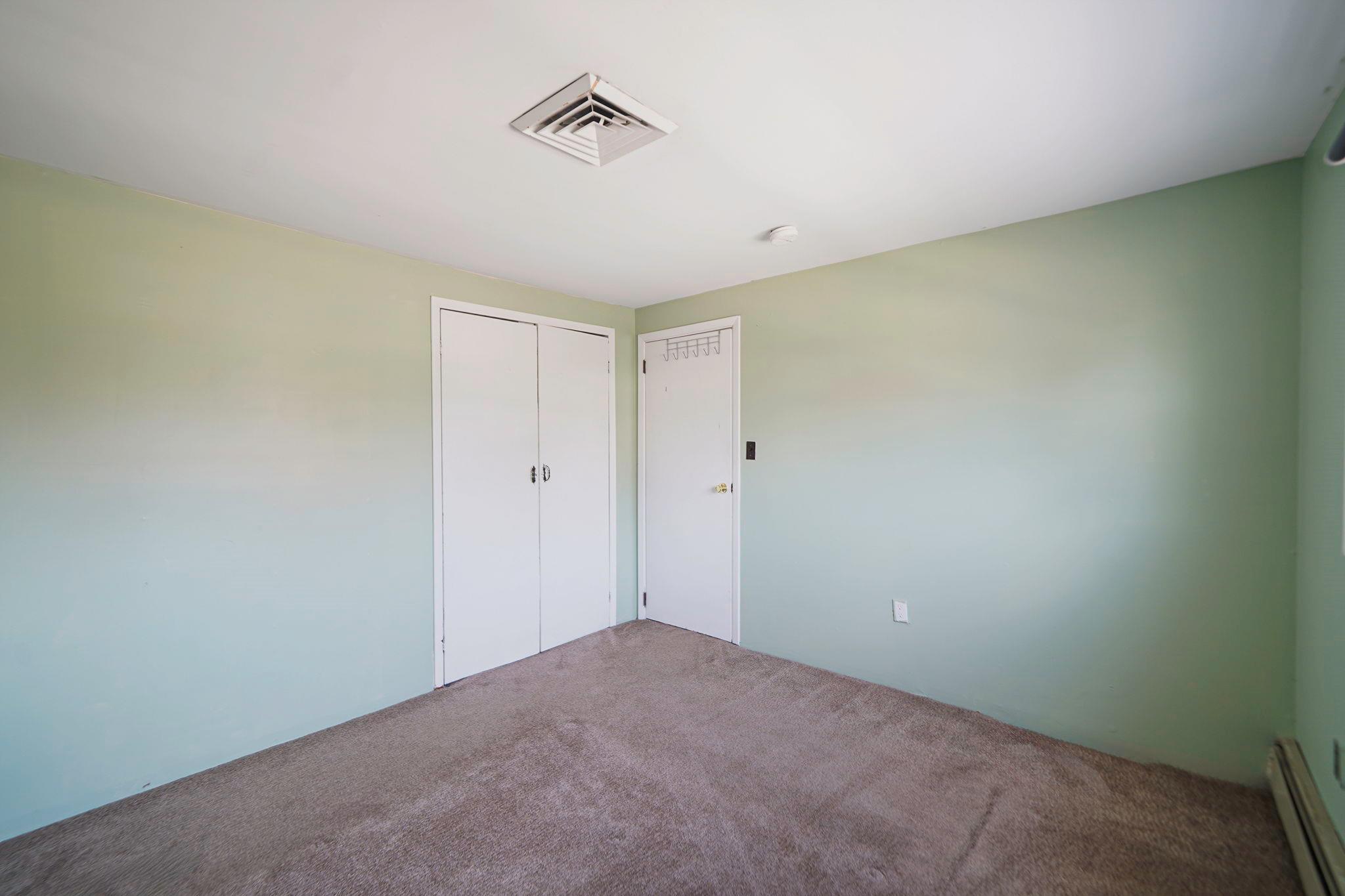 16 Winter Lane, Hicksville, NY 11801