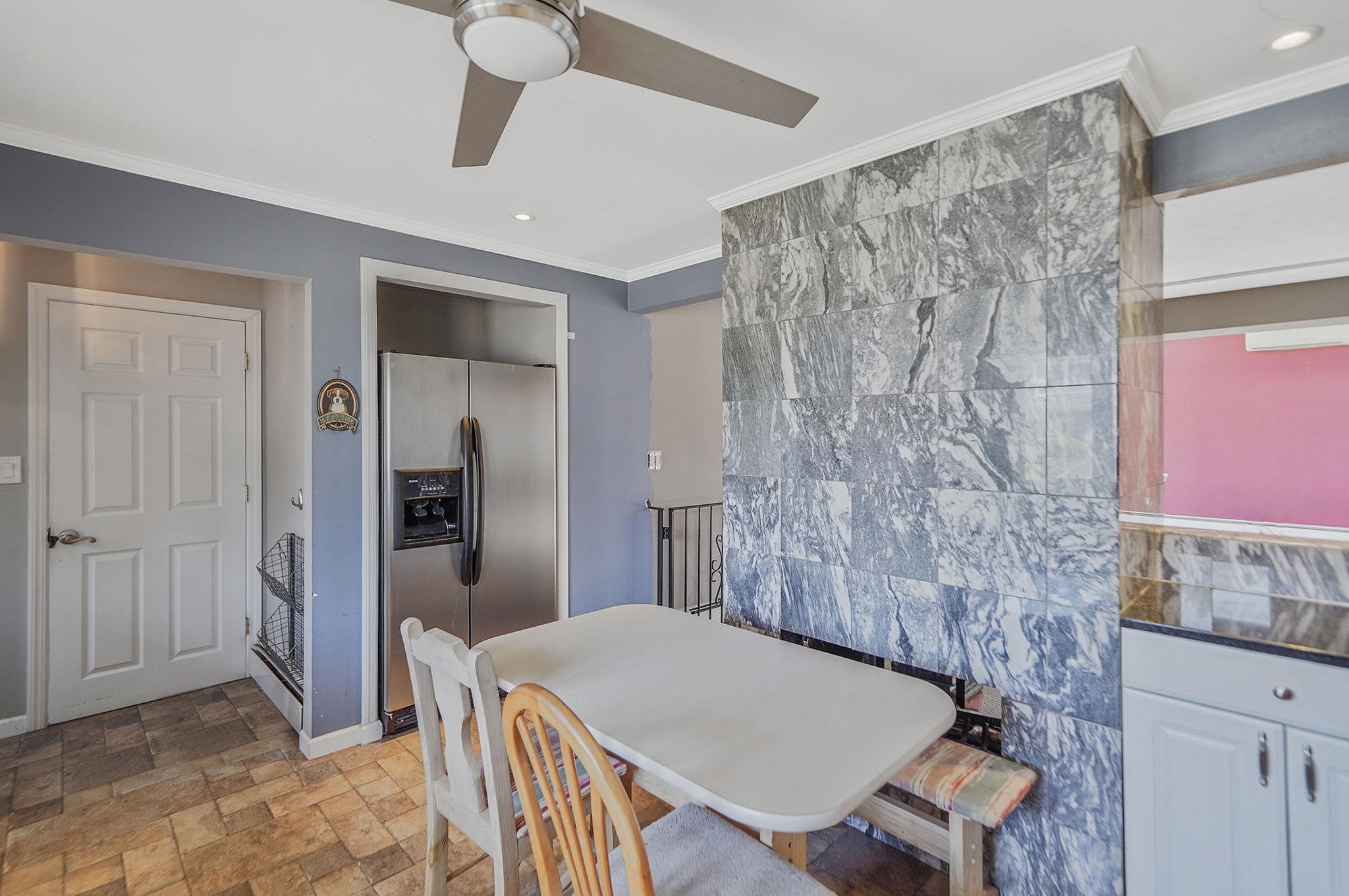 16 Winter Lane, Hicksville, NY 11801