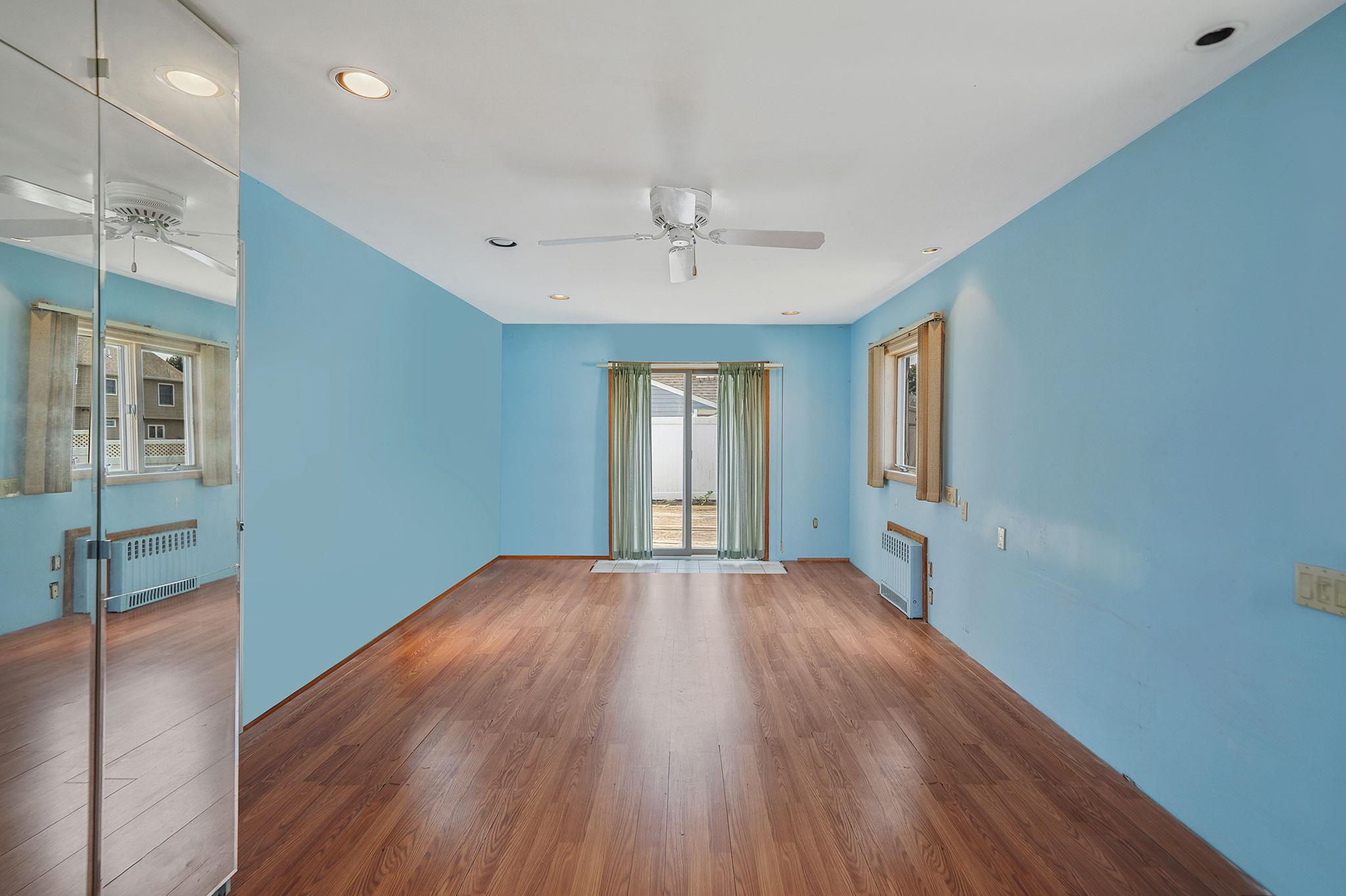 16 Winter Lane, Hicksville, NY 11801