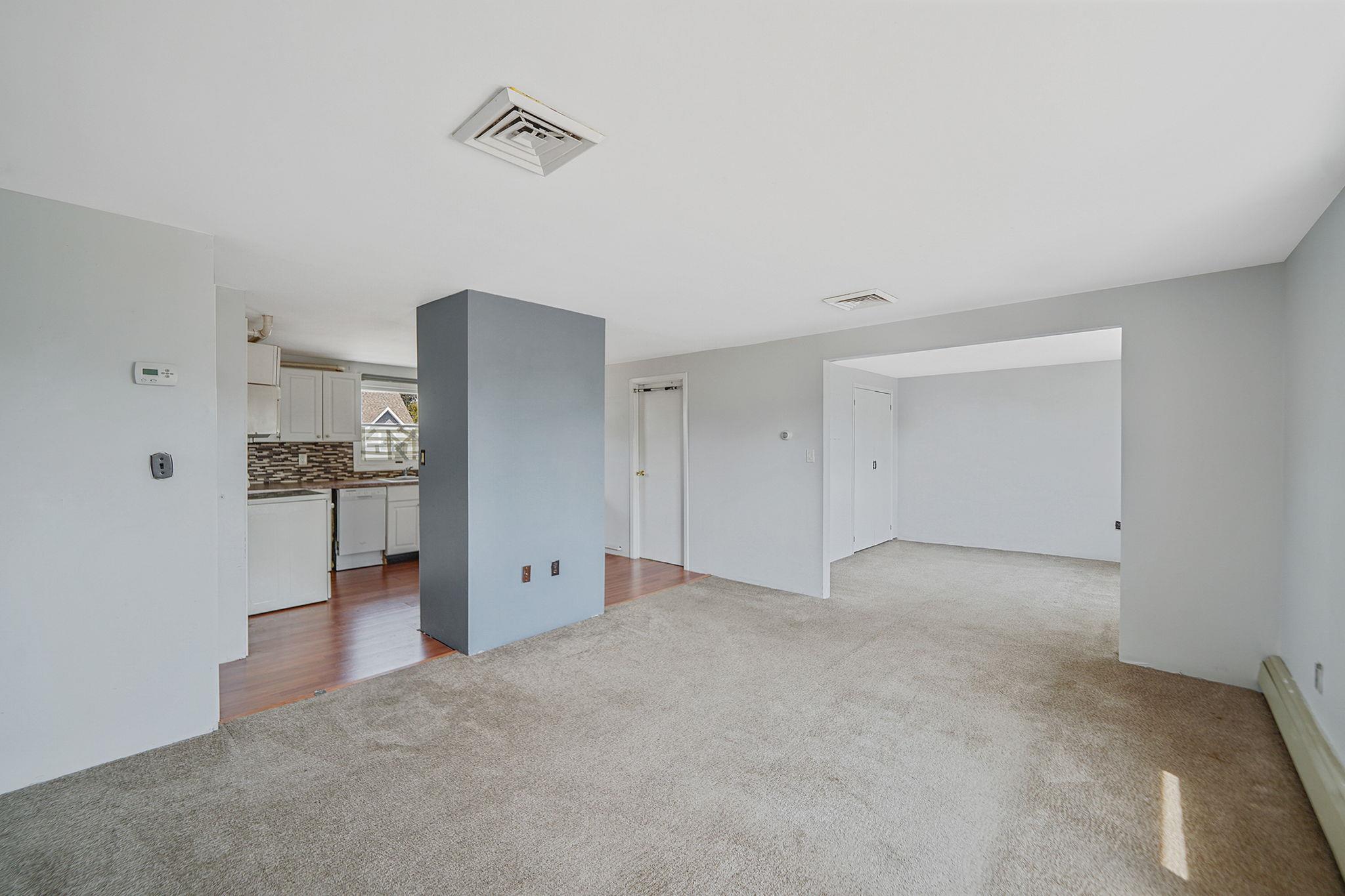 16 Winter Lane, Hicksville, NY 11801