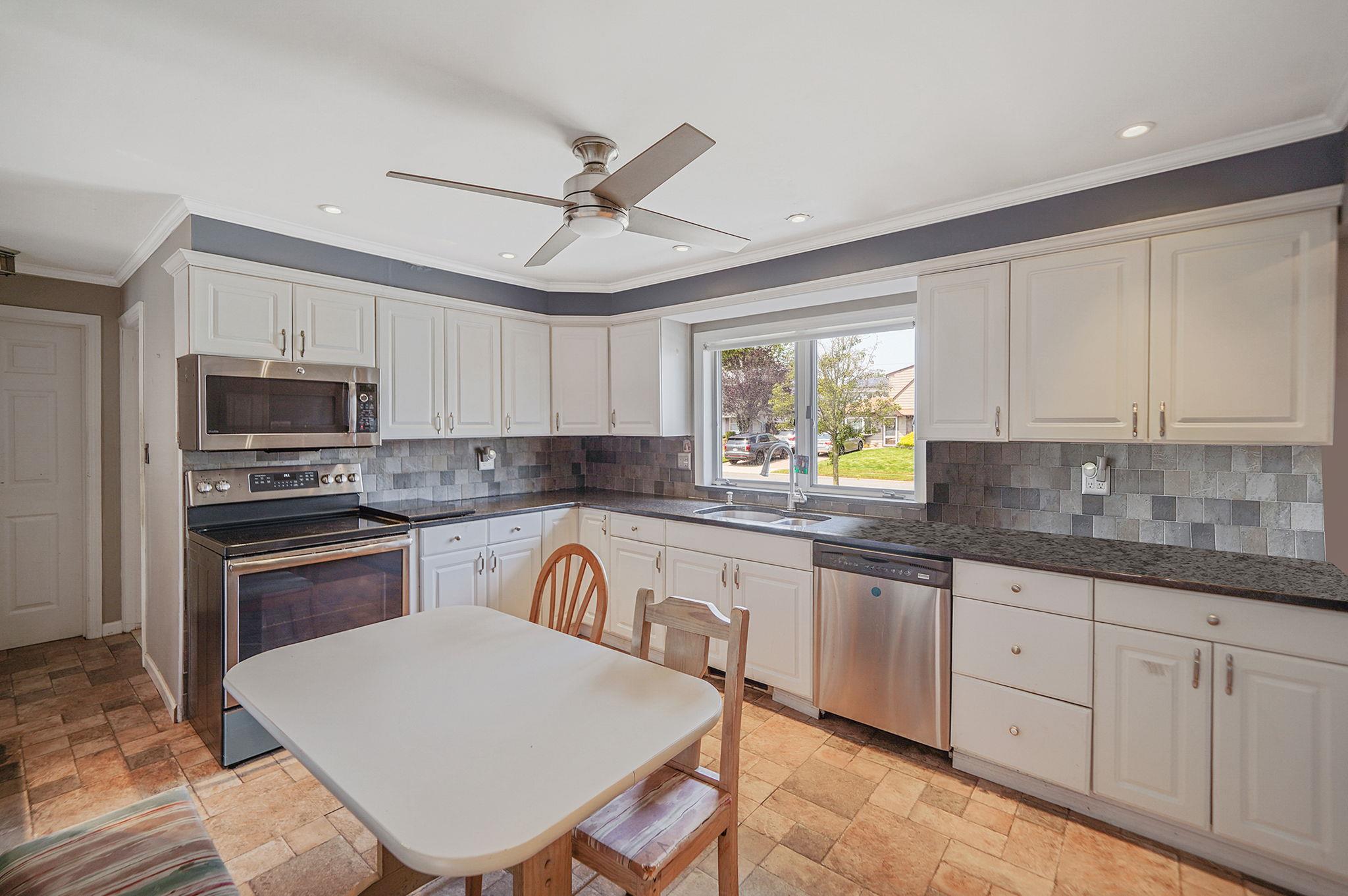 16 Winter Lane, Hicksville, NY 11801