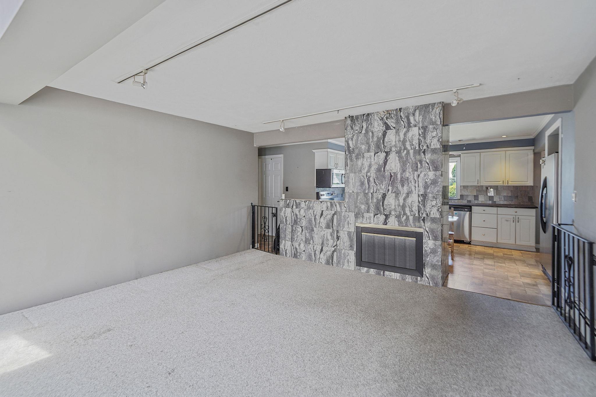 16 Winter Lane, Hicksville, NY 11801