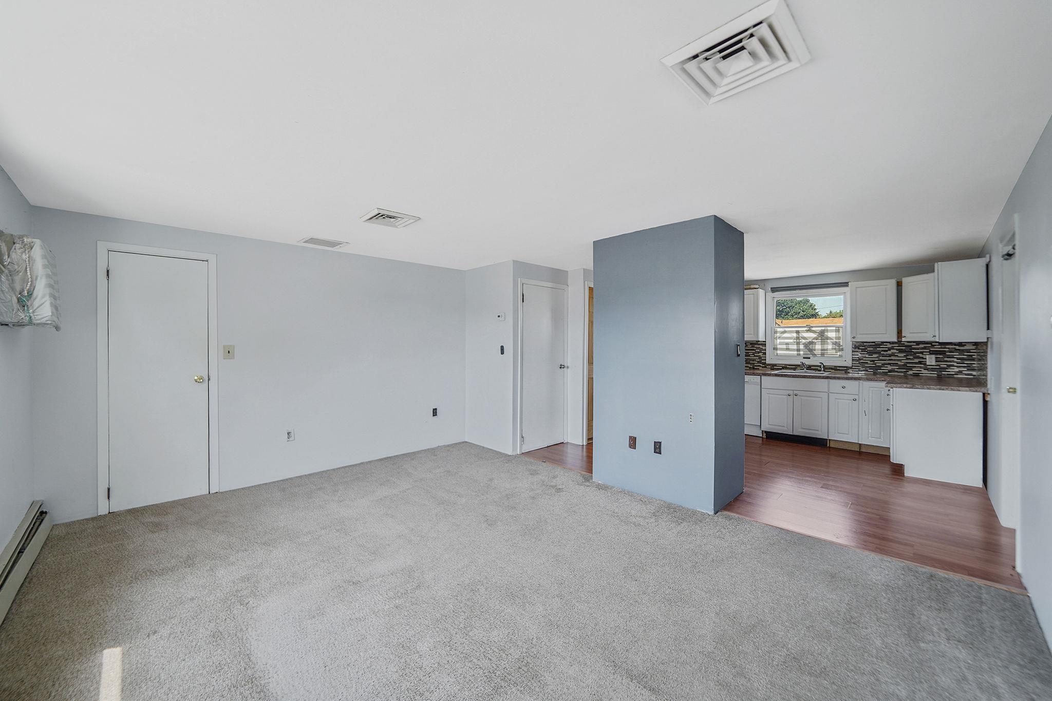 16 Winter Lane, Hicksville, NY 11801