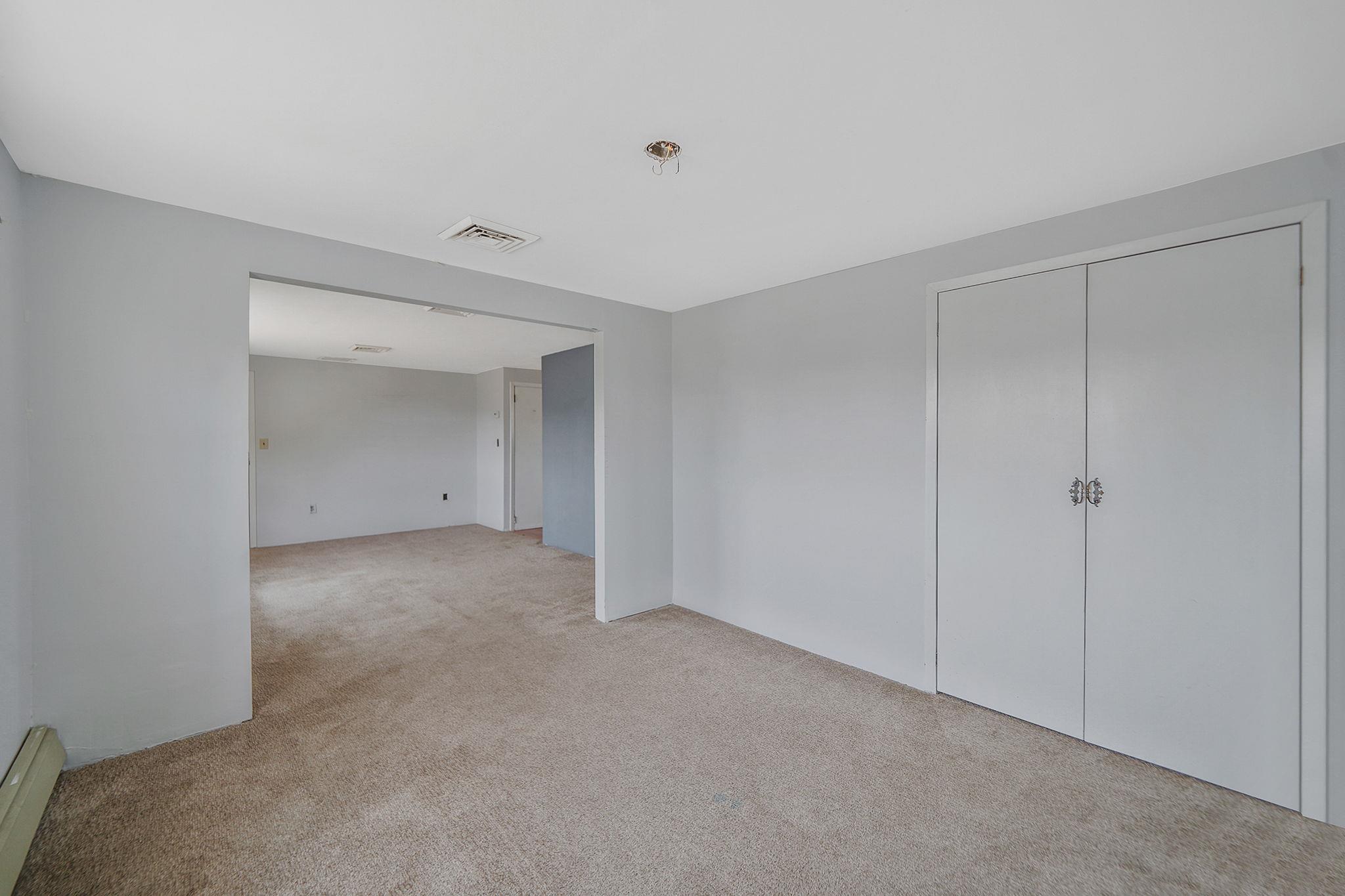 16 Winter Lane, Hicksville, NY 11801